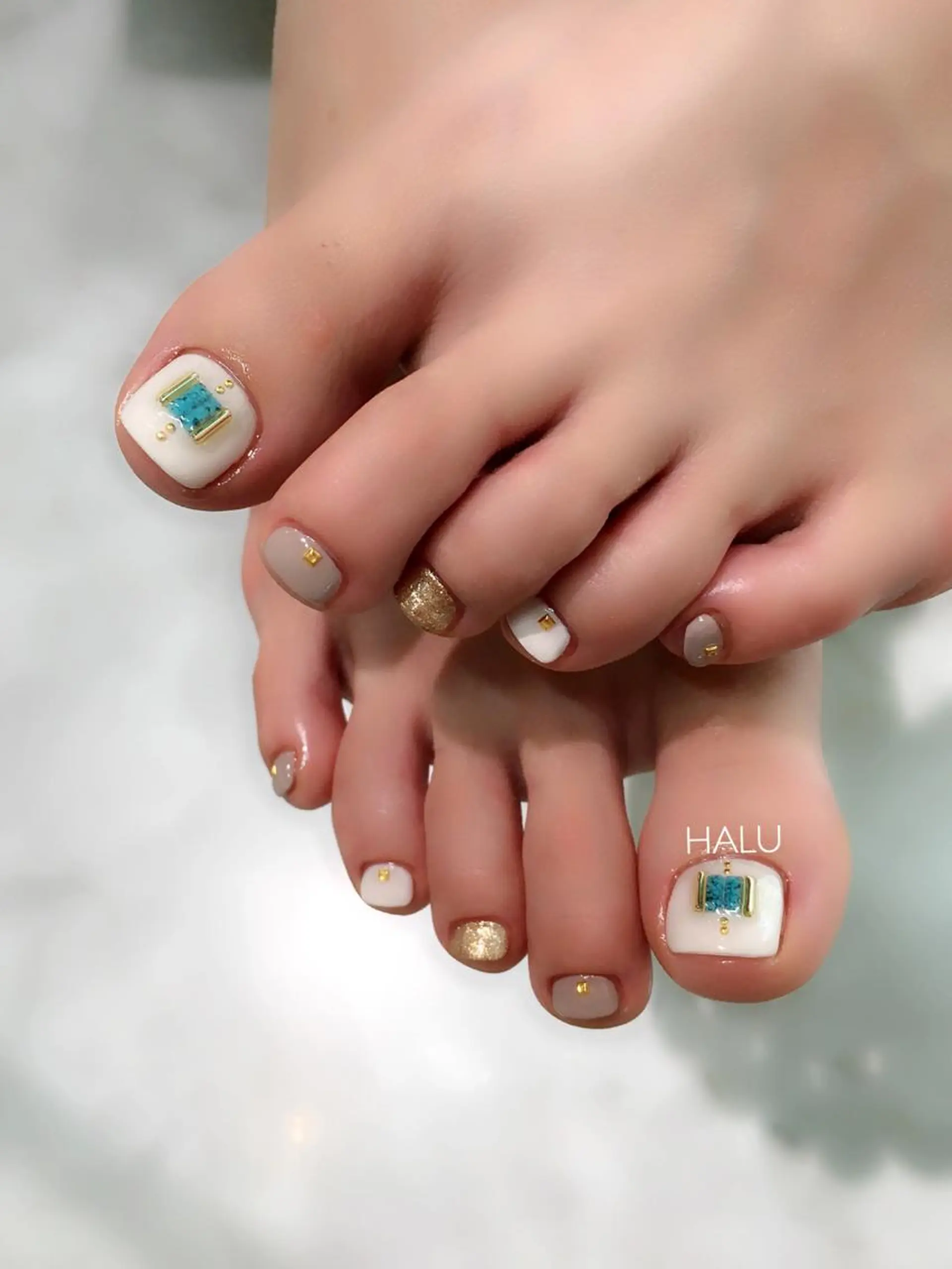 ネイル ゴールド HALU ハルのネイルデザイン