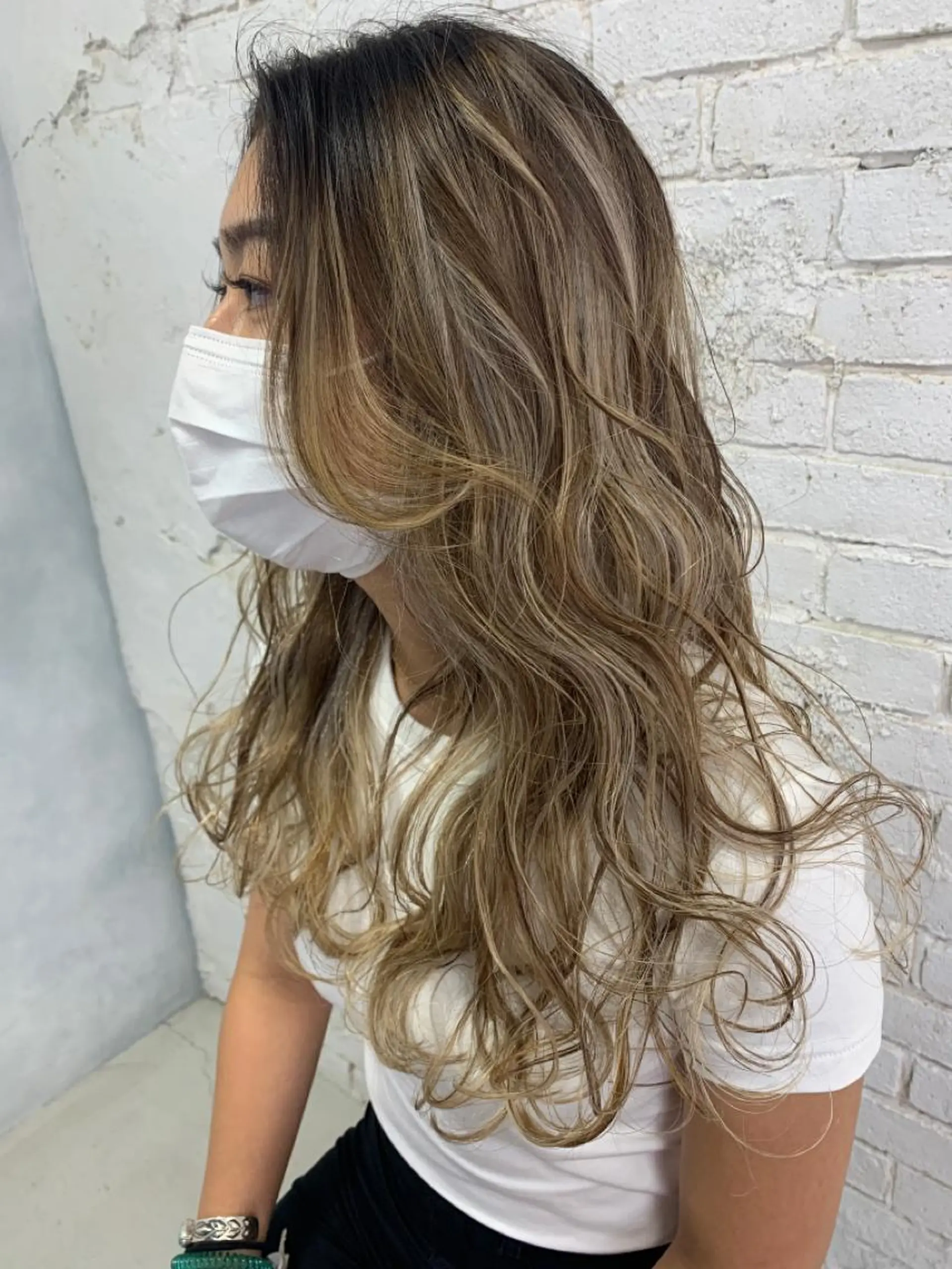 ロング カラー ヘアアレンジ ネイル マツエク・マツパ ハイライトカラー 外国人風カラー ハイライト カット ヘアカラー トリートメント nameless髪質 改善ブリーチ心斎橋のヘアスタイル