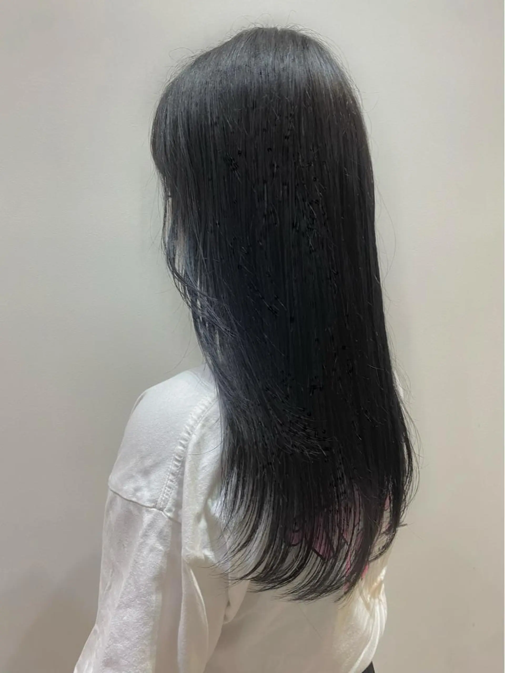 ロング カラー バレイヤージュ 黒髪 ブリーチ ブルーカラー ブルーブラック カット ヘアカラー トリートメント ♡オシャ髪♡AI ✂️newi町田のヘアスタイル