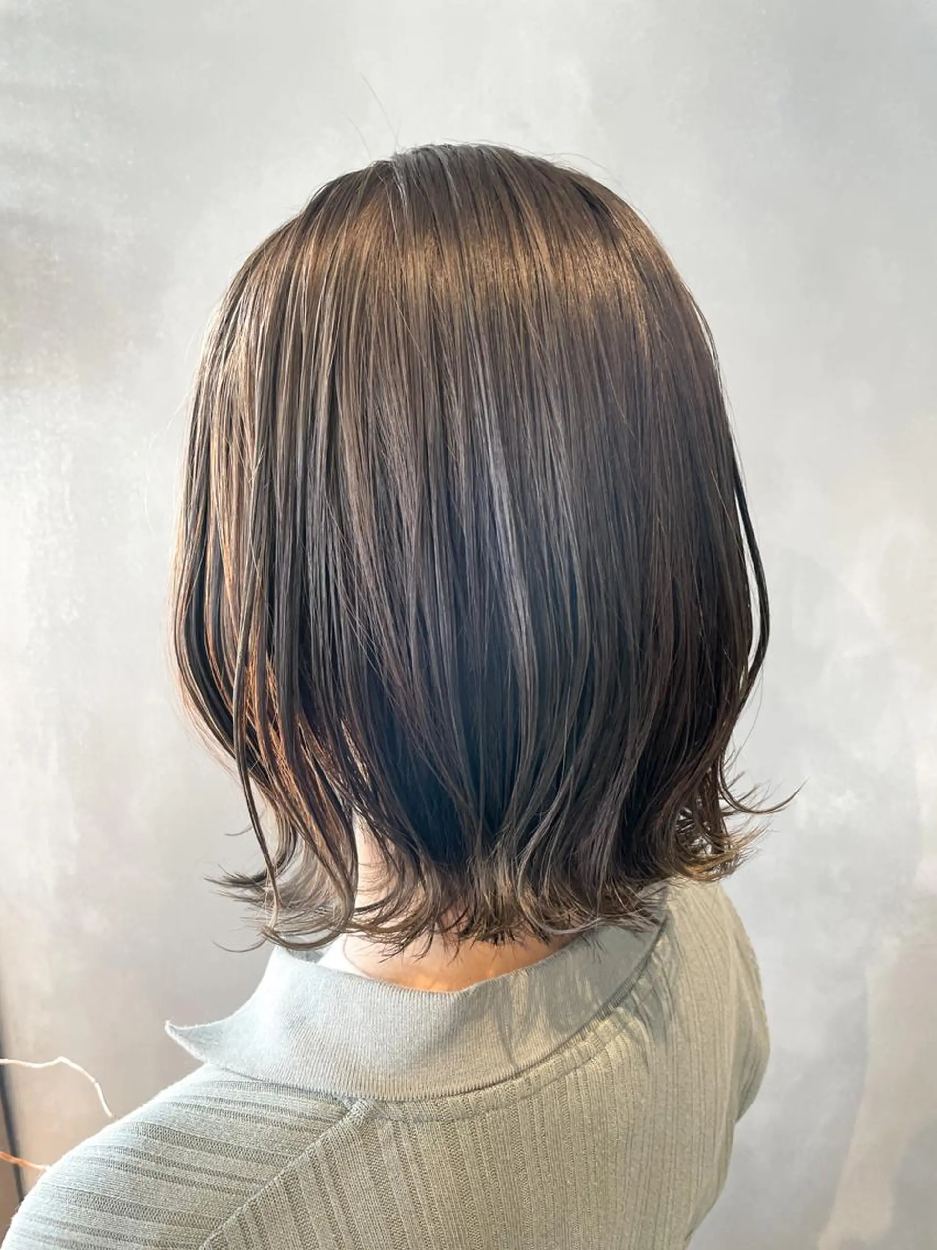 ミディアム カラー アディクシーカラー グレージュ オリーブグレージュ オリーブグレー 長谷川 沙紀のヘアスタイル