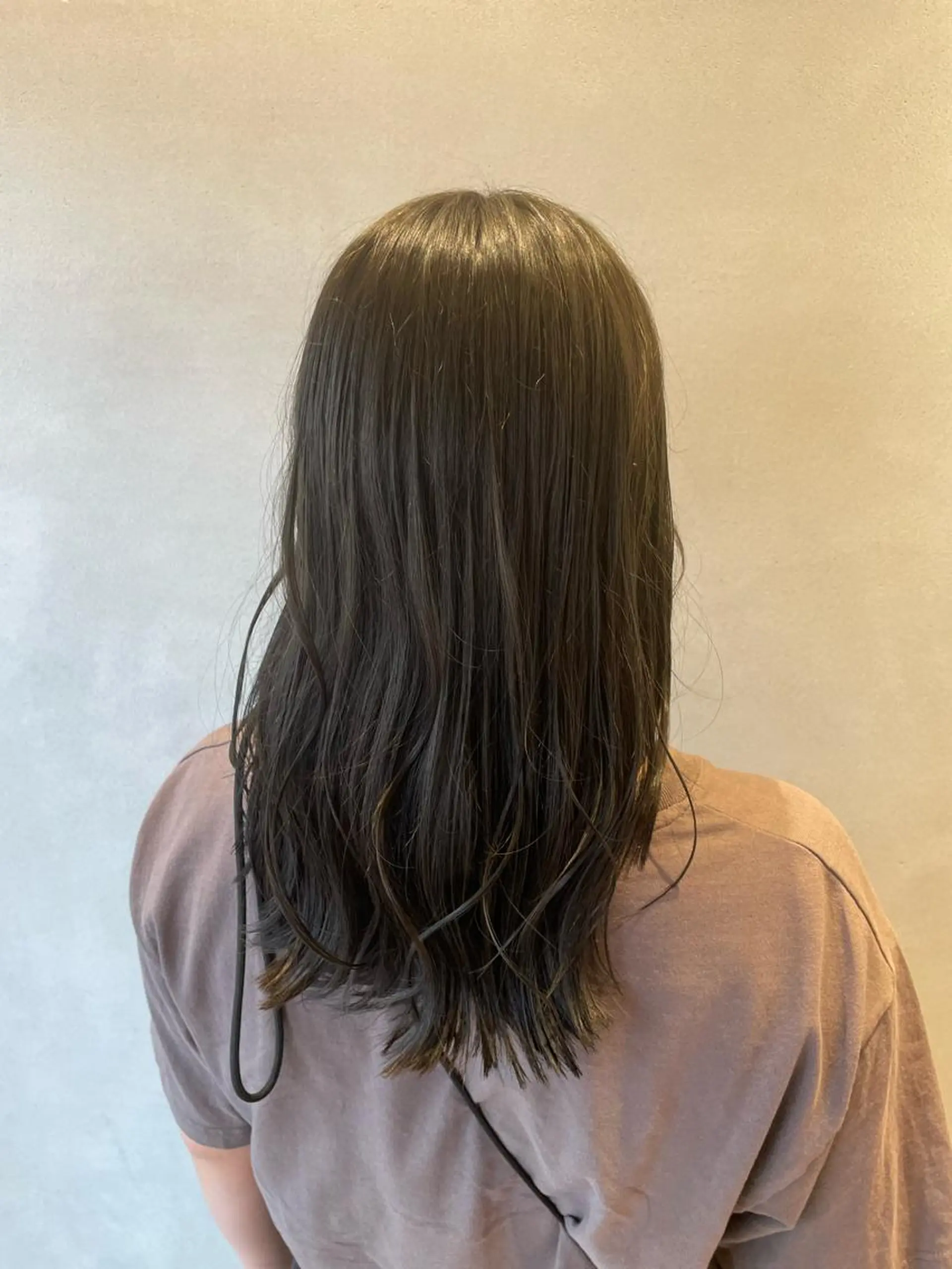 セミロング カラー 森 遥菜のヘアスタイル