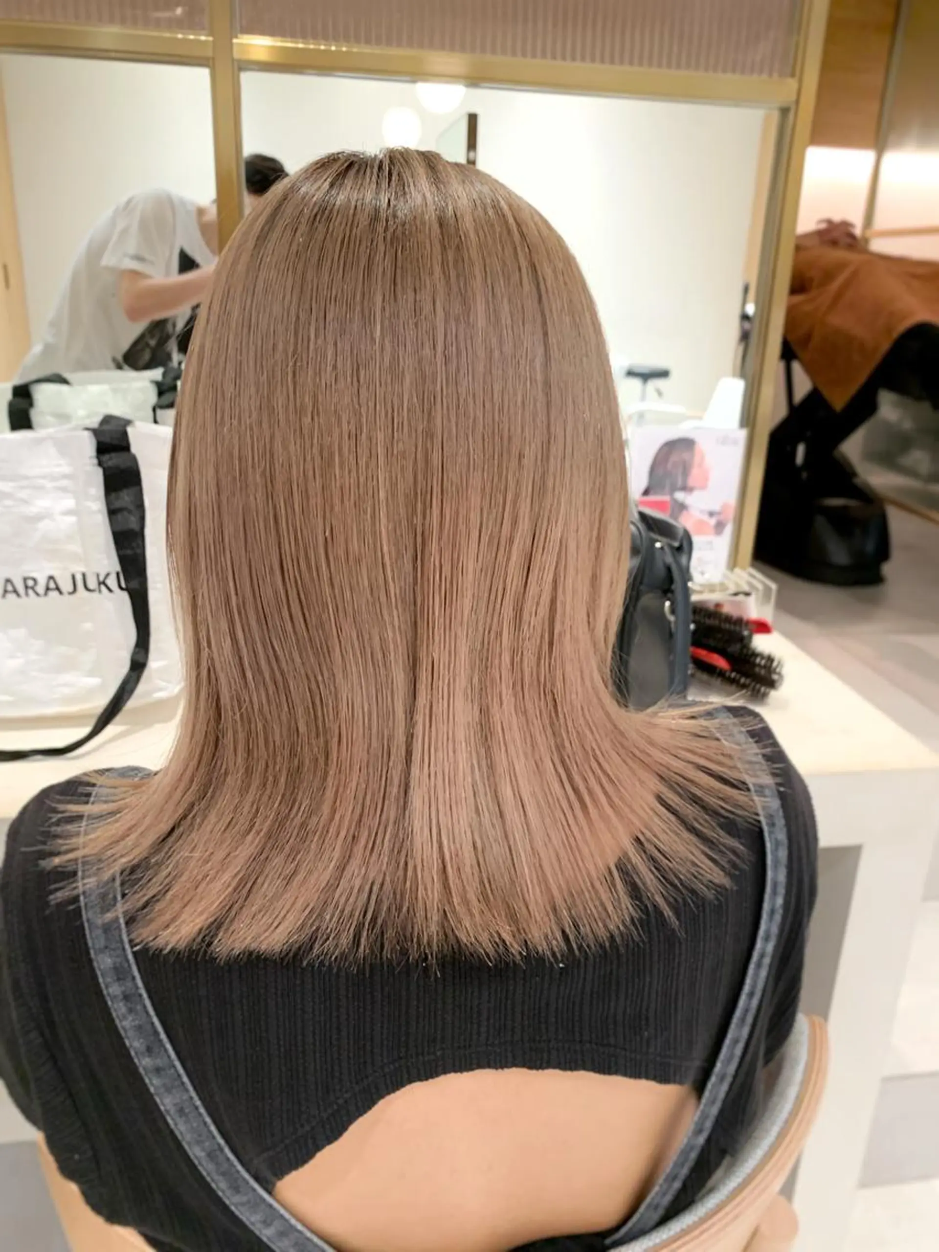 ミディアム カラー ベージュカラー 透明感カラー グレージュ ボブ カット ヘアカラー トリートメント レイヤー専門家 ダブルカラー修のヘアスタイル