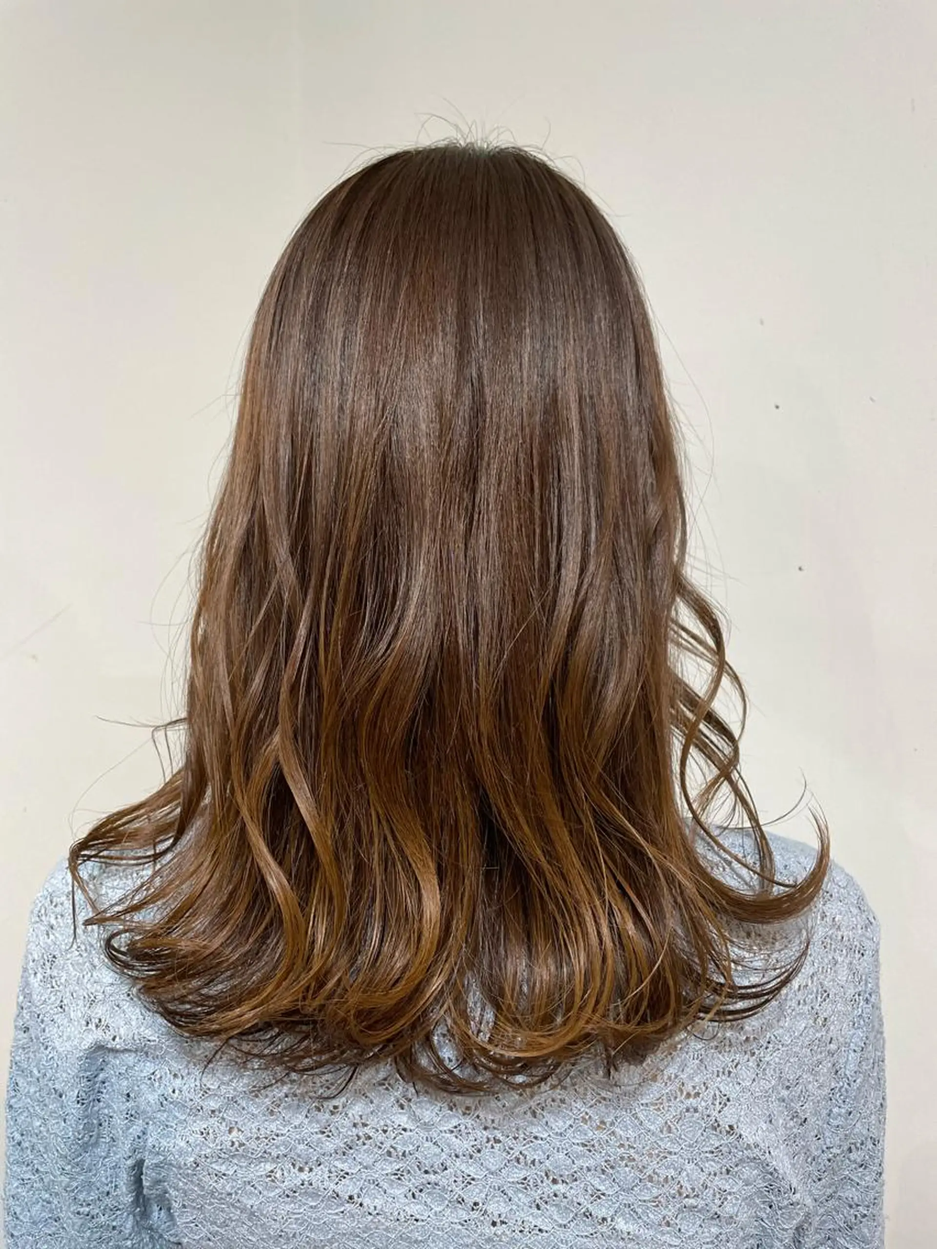 セミロング 🐬脱白髪染めカラー 清水大世🐬のヘアスタイル