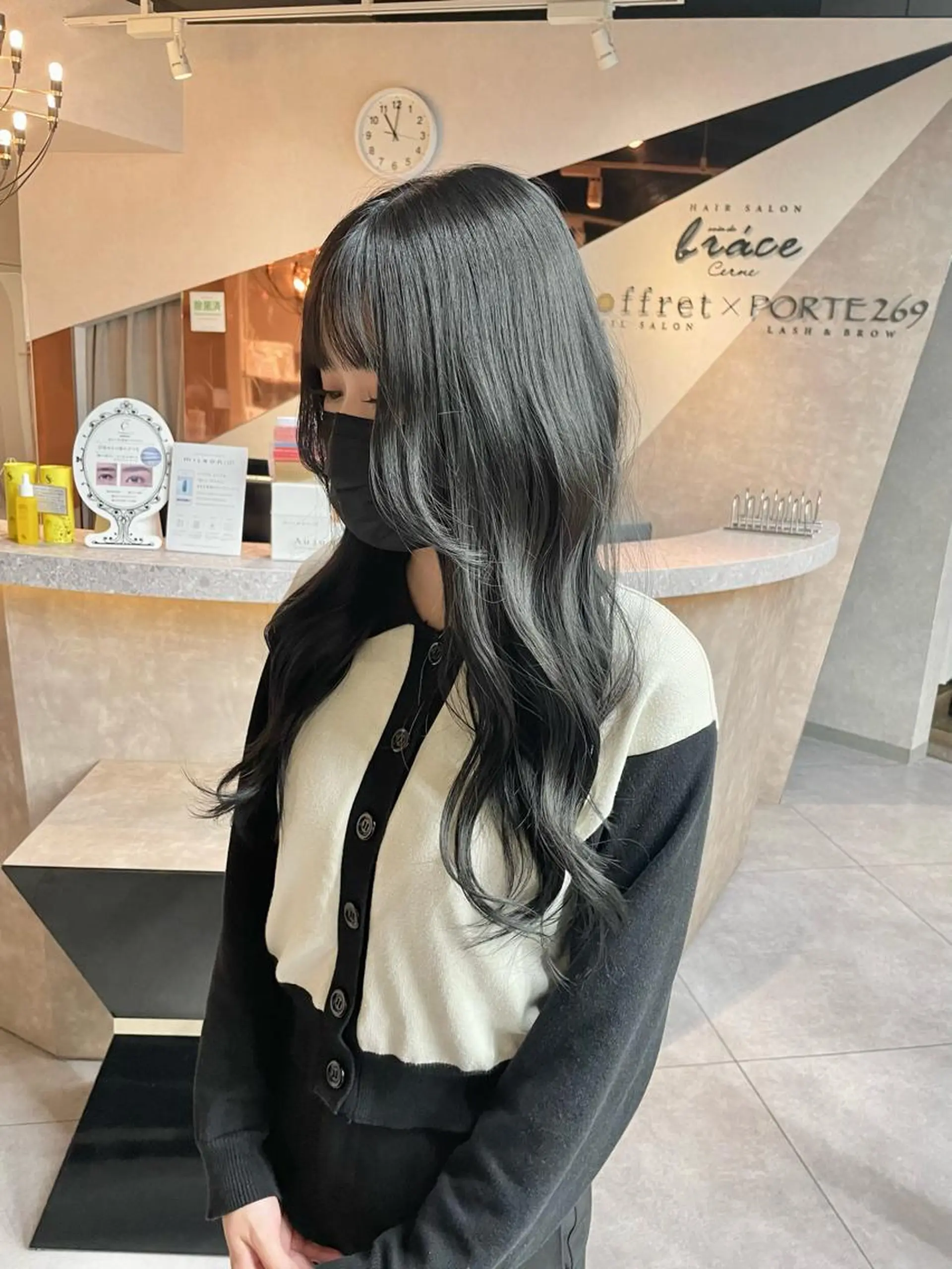 カラー 西谷 さきのヘアスタイル