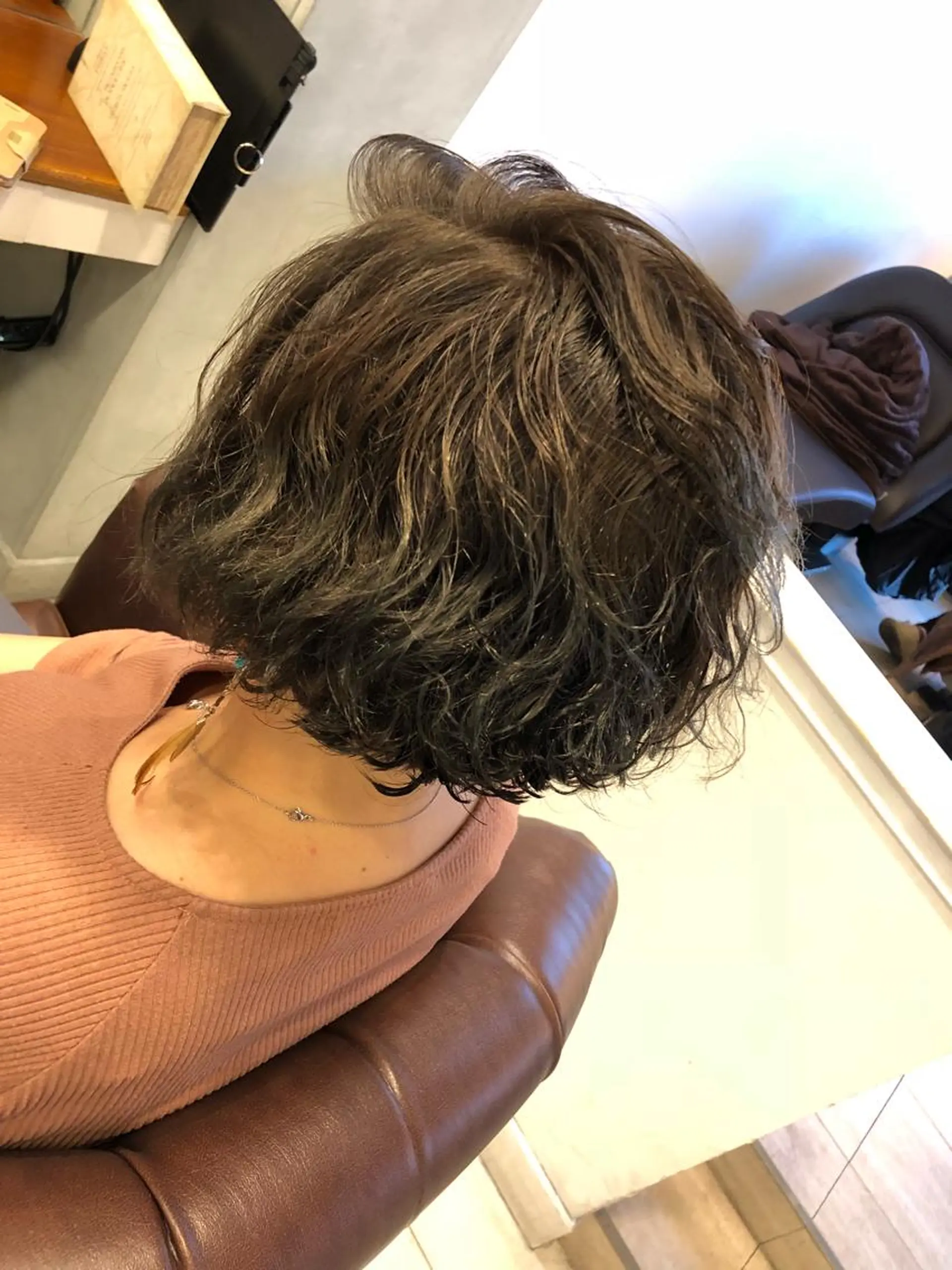 ショート カラー パーマ ブリーチカラー🌈 嘉名 真樹のヘアスタイル