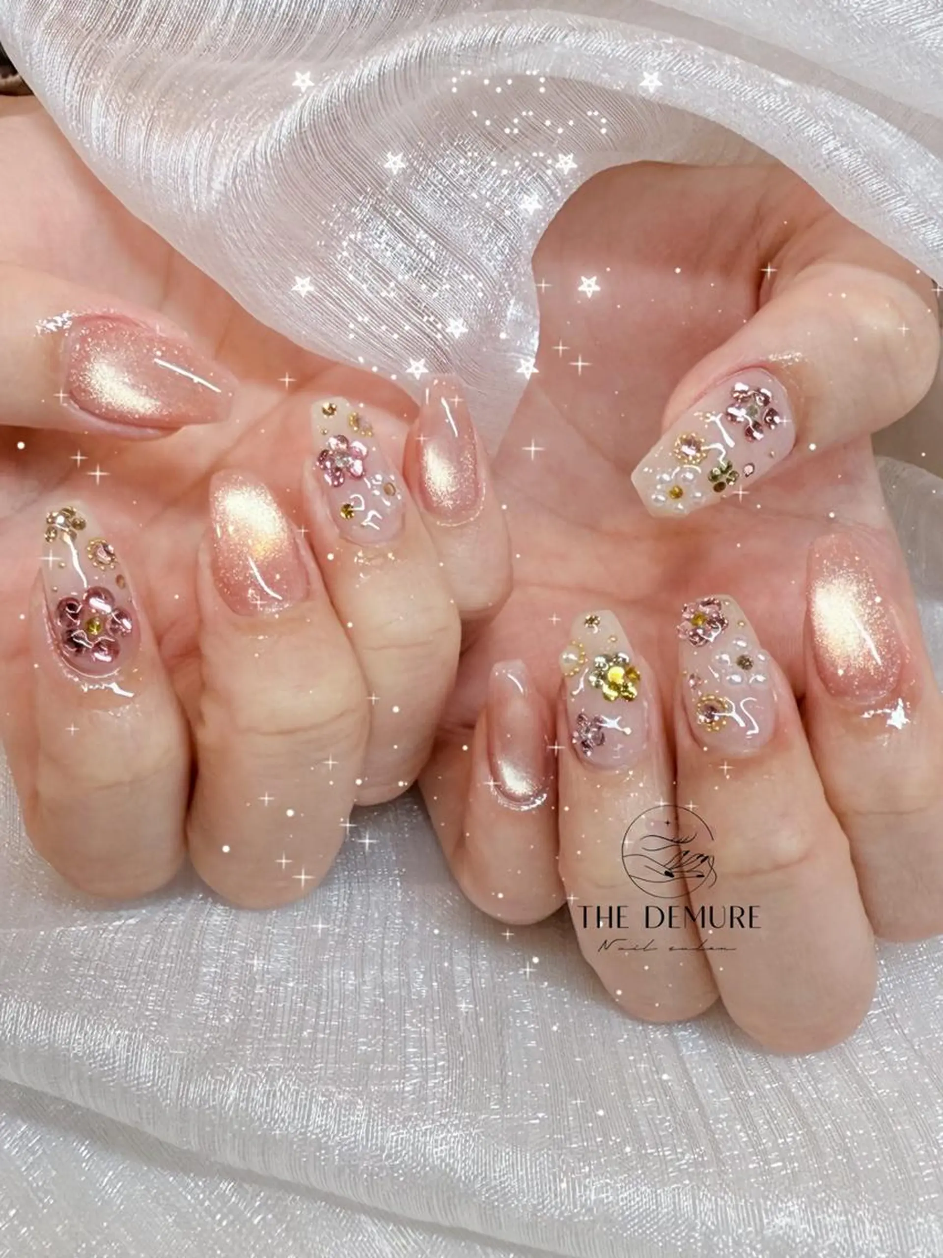 ネイル アートネイル 韓国ネイル マグネットネイル オフィスネイル スカルプネイル ハンドネイル Demure Coco 銀座店のネイルデザイン