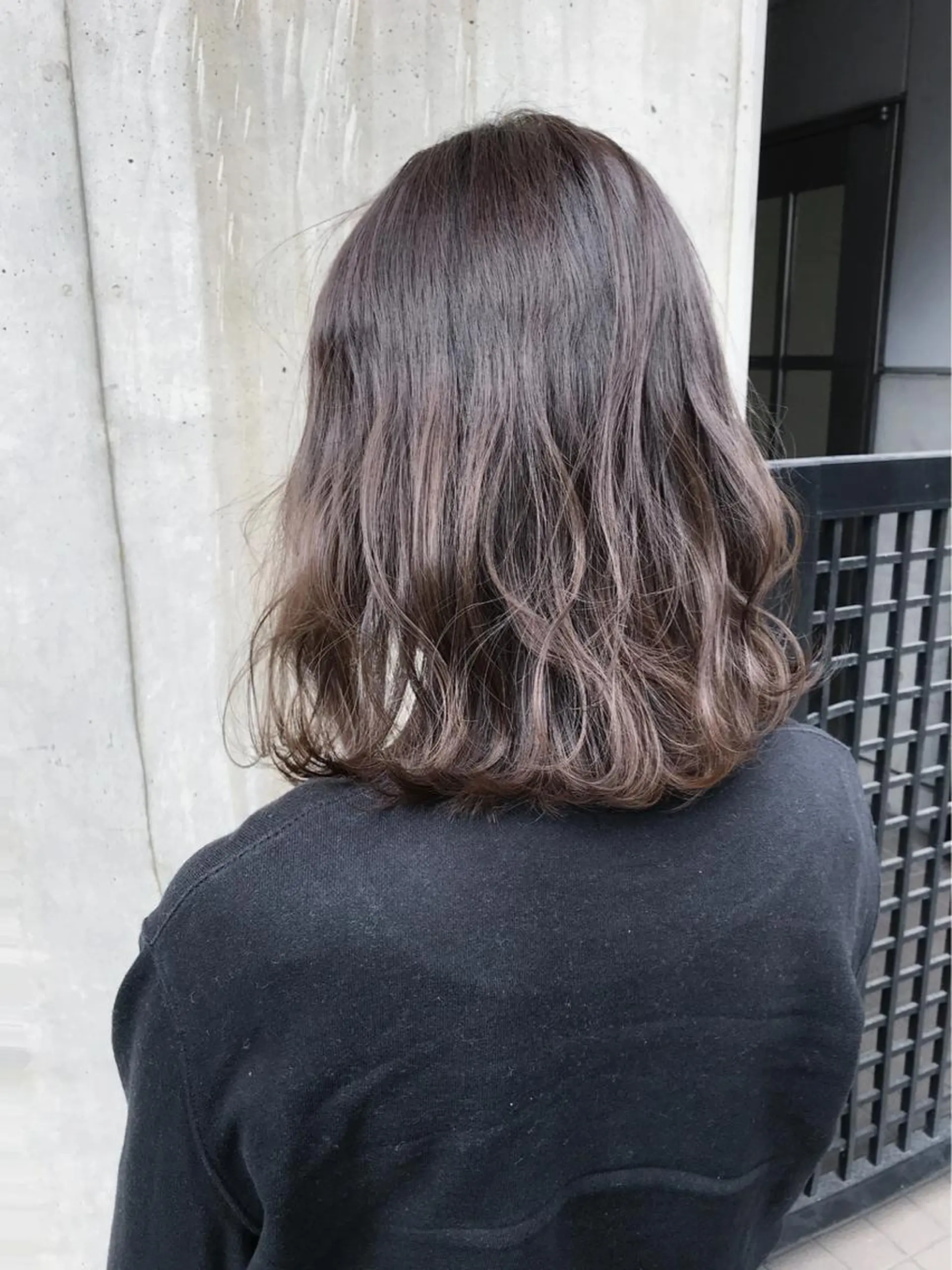 ミディアム カラー ダークグレー ダークグレージュ グレージュ ボブ カット ヘアカラー トリートメント ボブ・レイヤーカット 吉敷航一のヘアスタイル