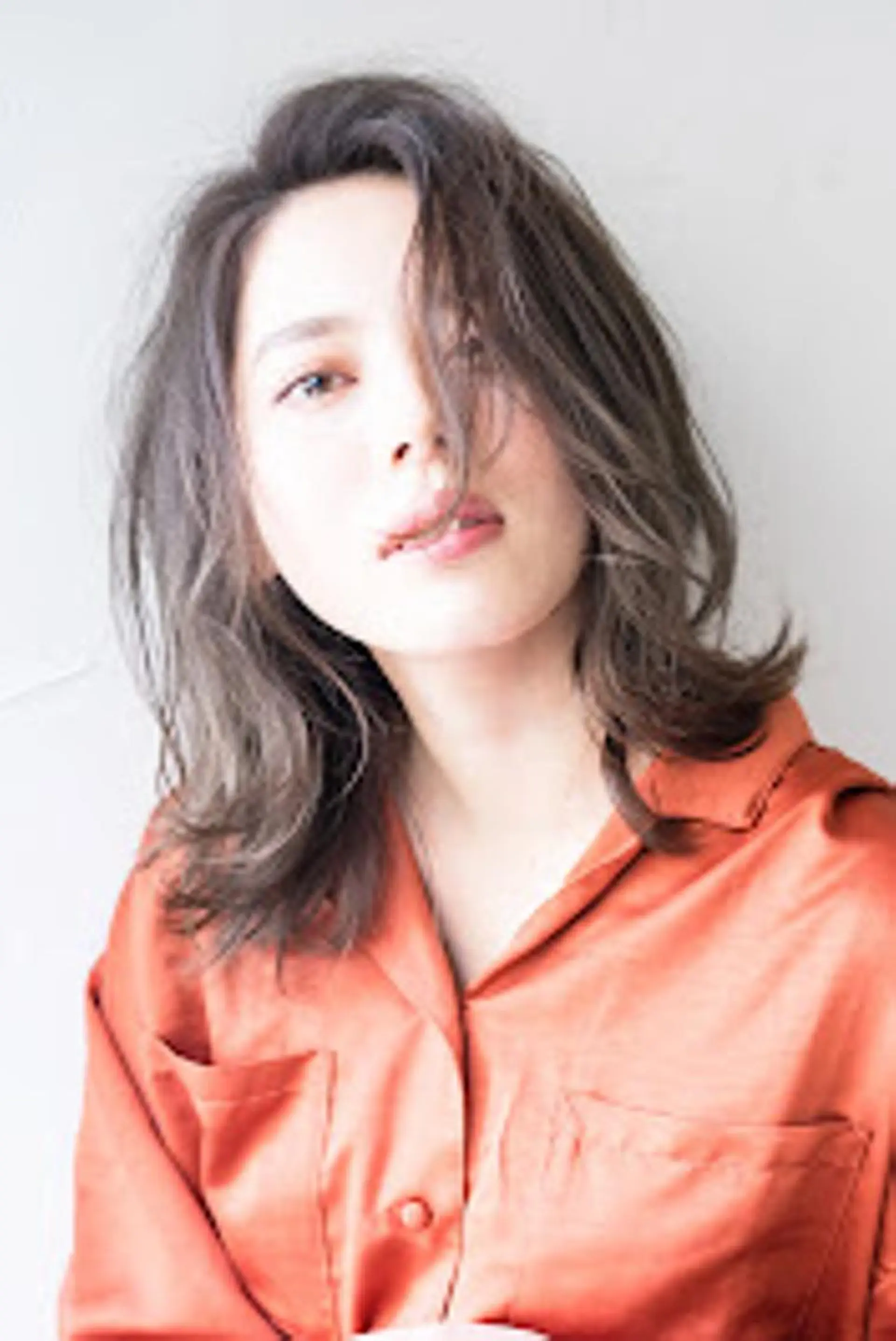 セミロング 浅見 愛菜のヘアスタイル