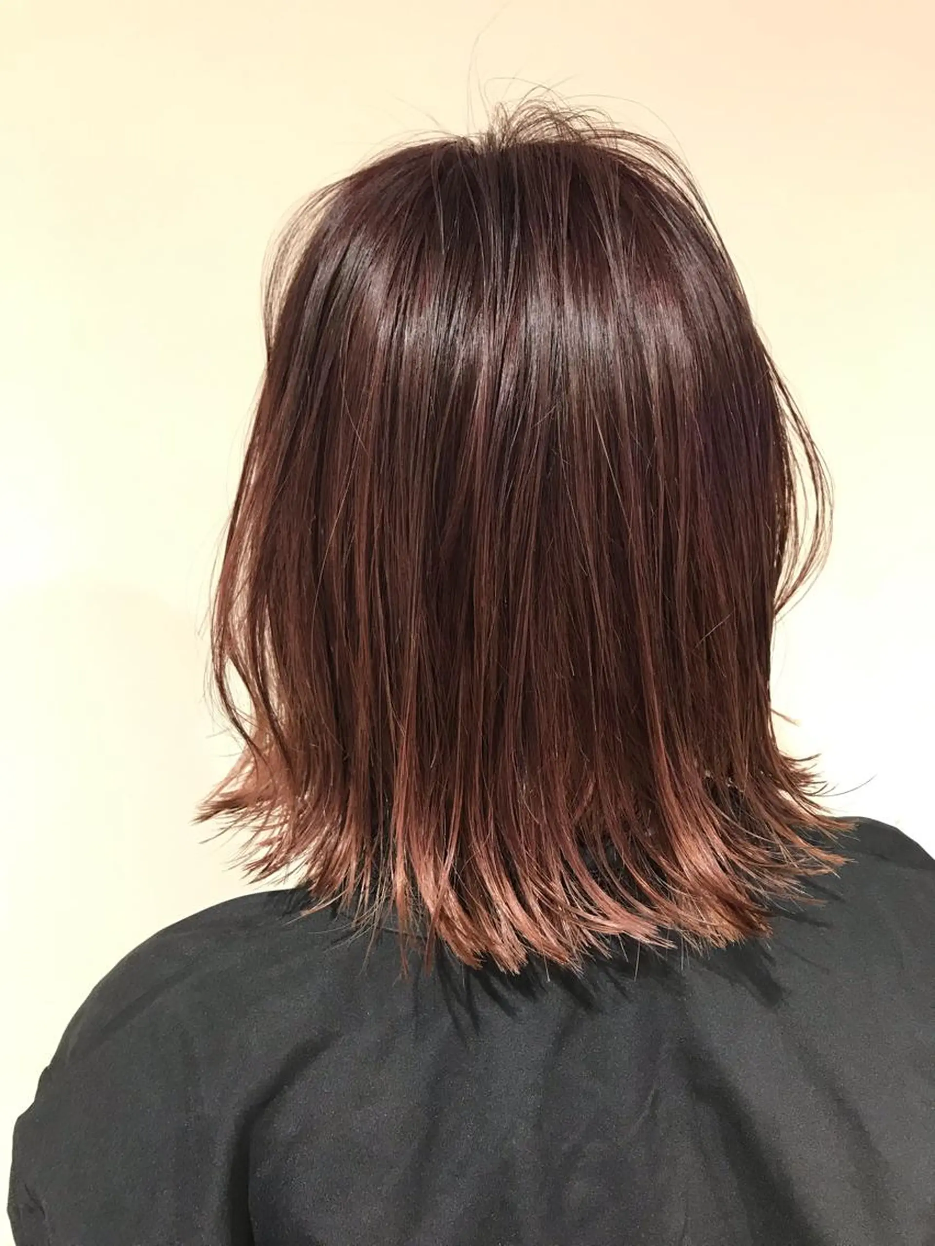 ショート カラー アッシュ アッシュグレー アッシュグレージュ バレイヤージュ ベージュカラー AMI Hair  supply所属・髪質改善カラー 韓国風レイヤーのヘアスタイル