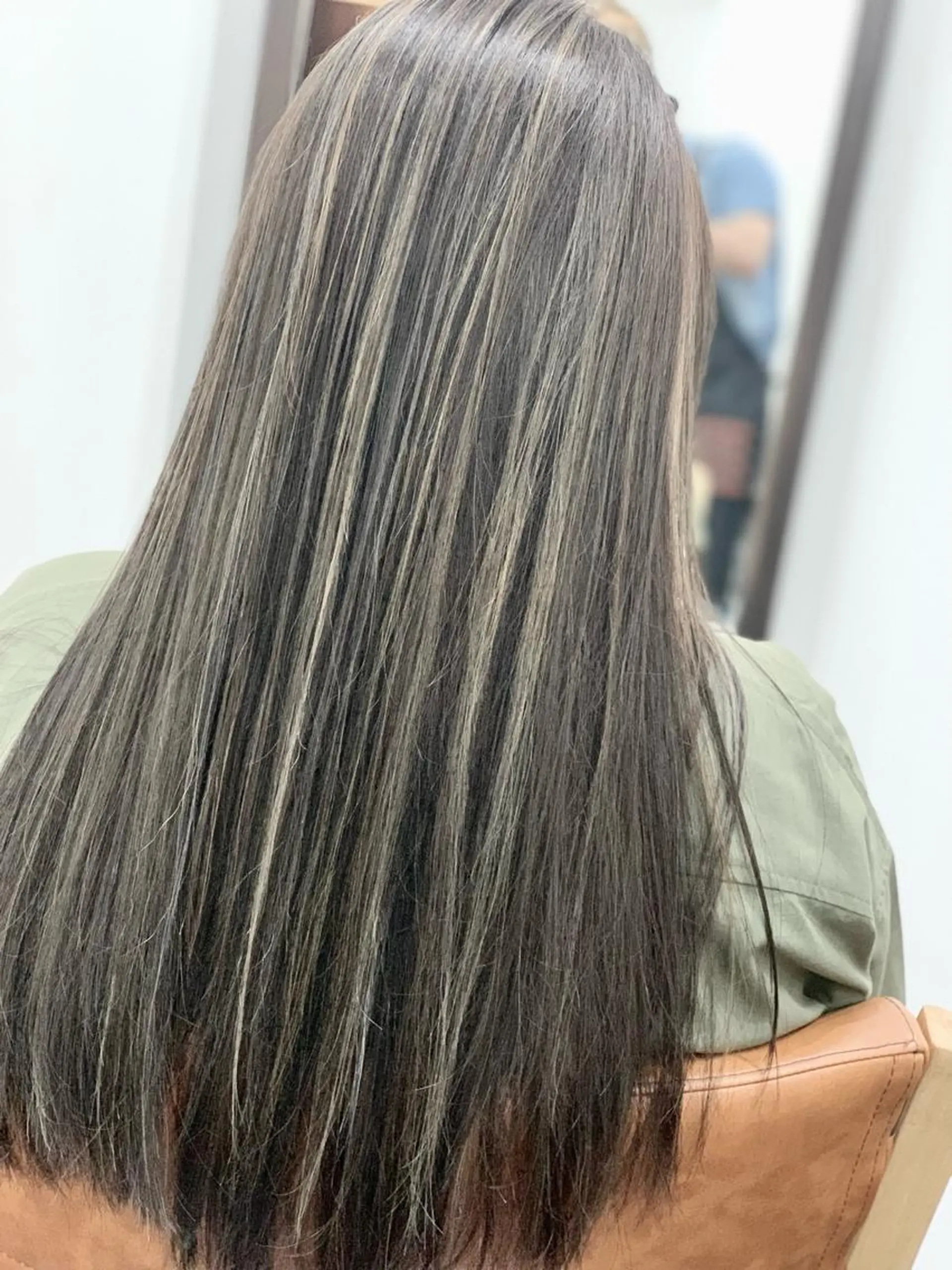 セミロング ハイライト ヘアカラー トリートメント ブリーチ毛に縮毛矯正 ✨カラー✨山田 正幸のヘアスタイル