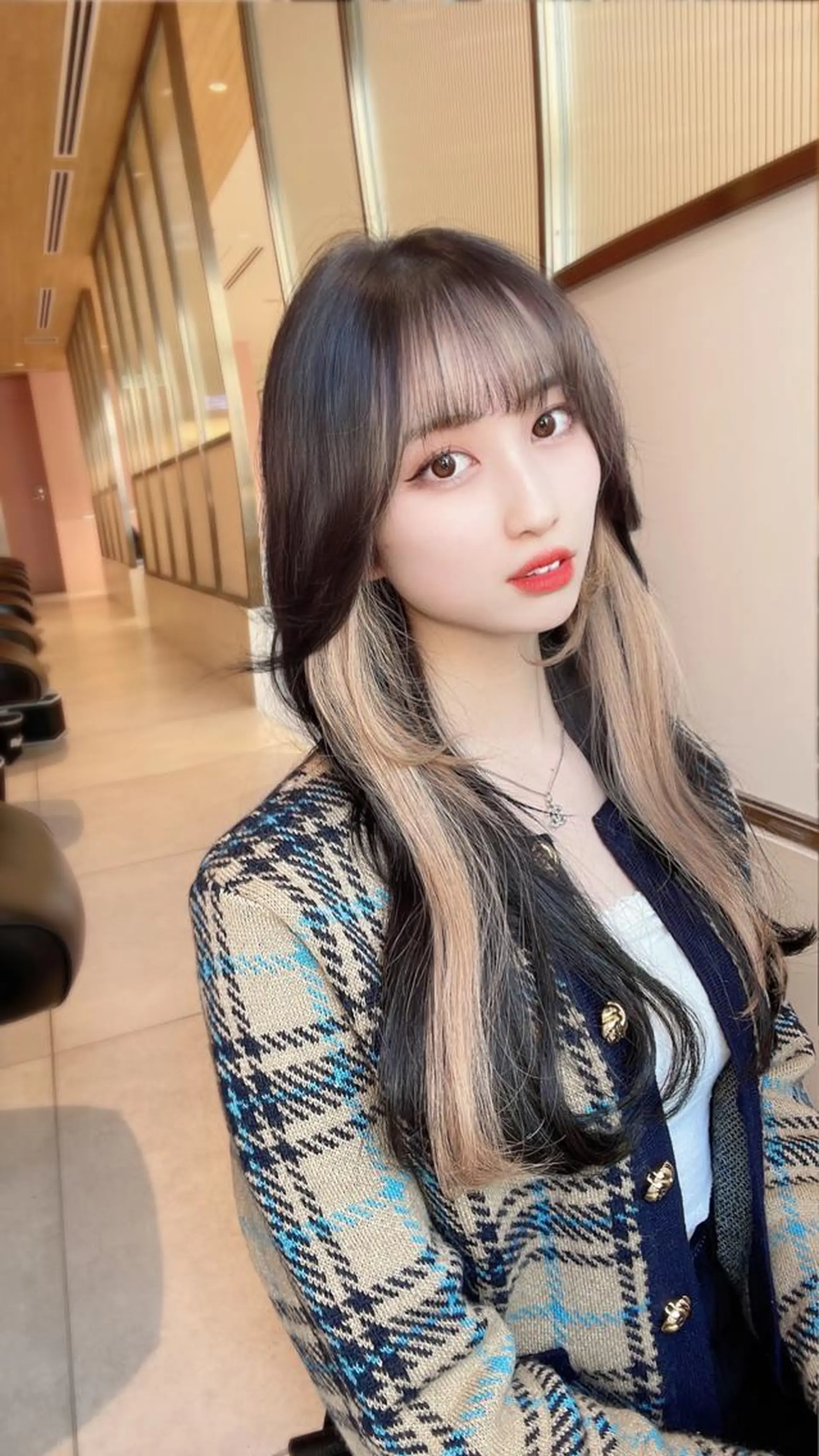 ロング カラー アディクシーカラー ベージュカラー 透明感カラー イヤリングカラー グレージュ 顔周り特化/韓国ヘア /レイヤー/吉野幸大のヘアスタイル