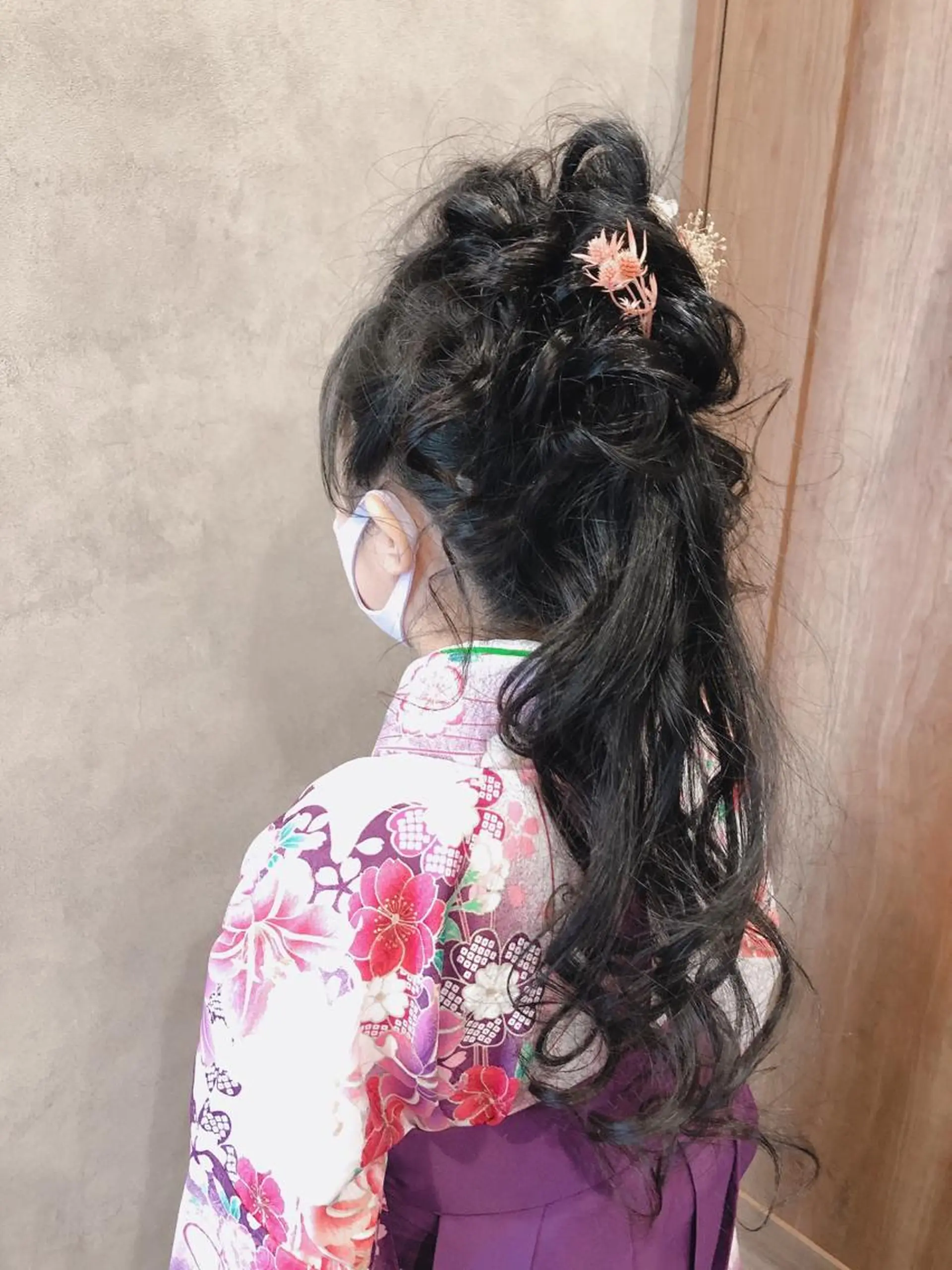 ヘアアレンジ 卒業式のヘアスタイル 野咲き 美容室のマツエク・マツパデザイン