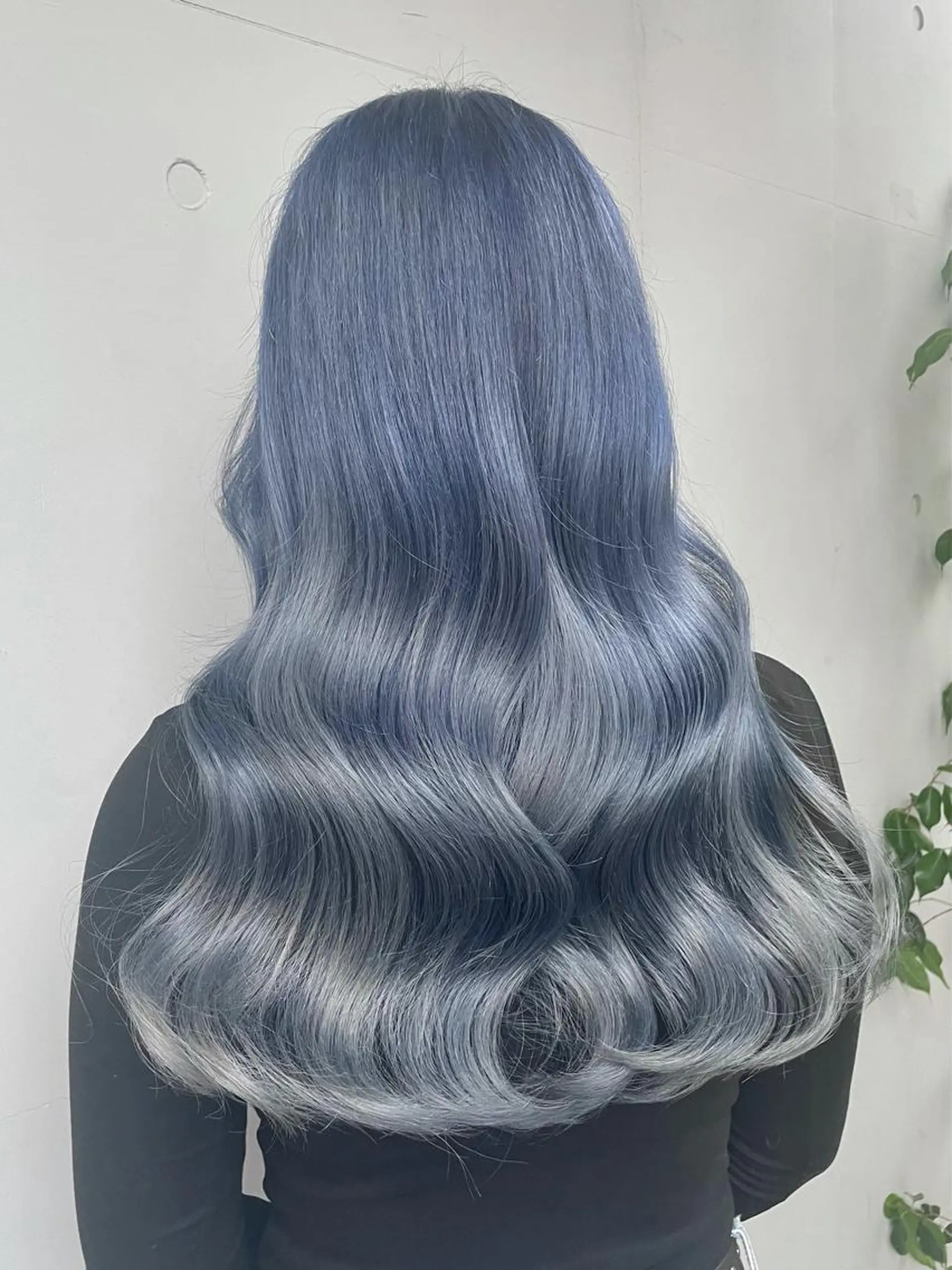 ロング カラー アディクシーカラー ブリーチ ブルーカラー ケアブリーチ ダブルカラー カット ヘアカラー トリートメント もにか🌞原宿/渋谷 🌝ブリーチカラーのヘアスタイル