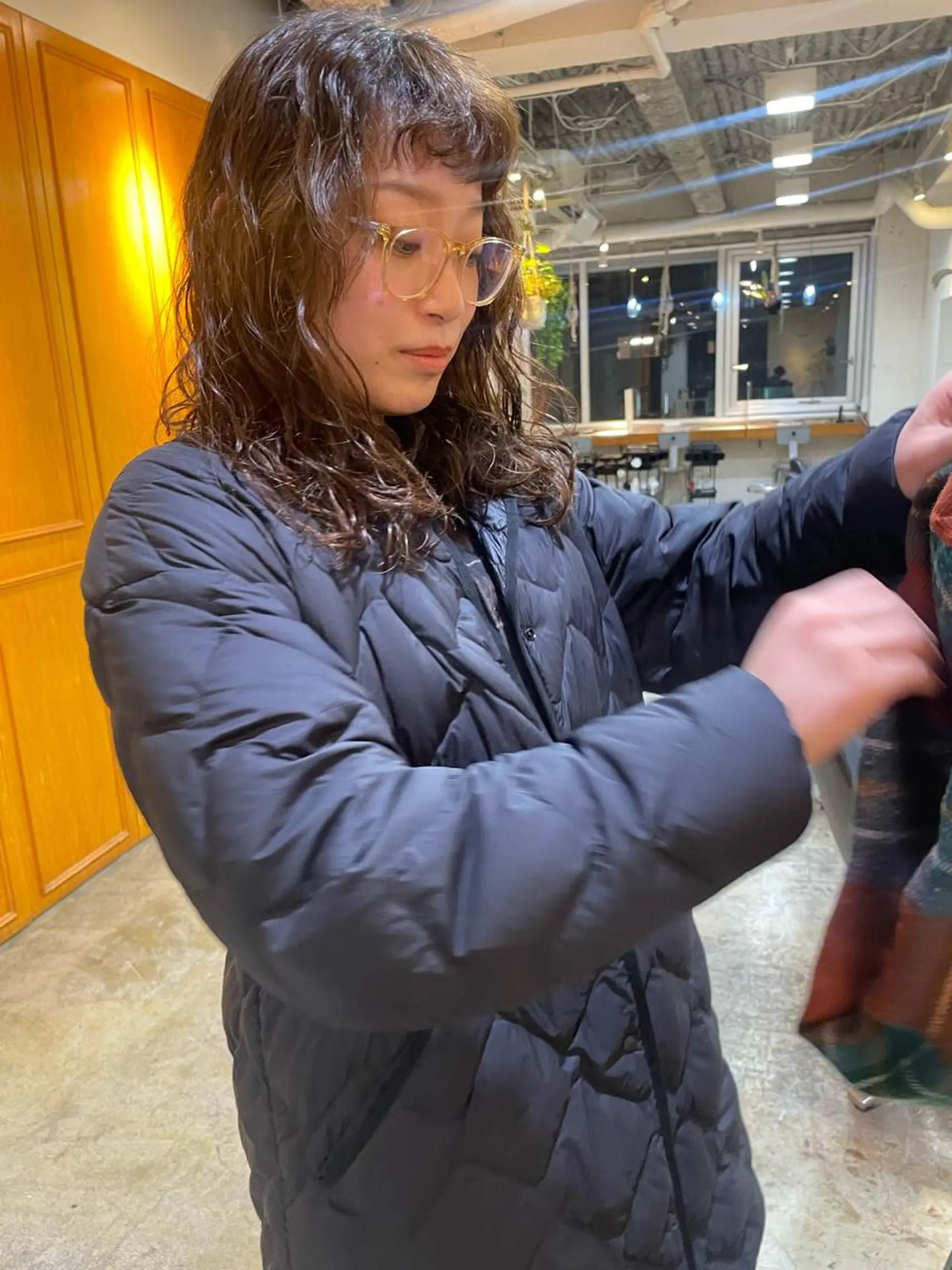 ミディアム パーマ カット パーマ トリートメント レイヤー／似合わせ TAKUYAのヘアスタイル