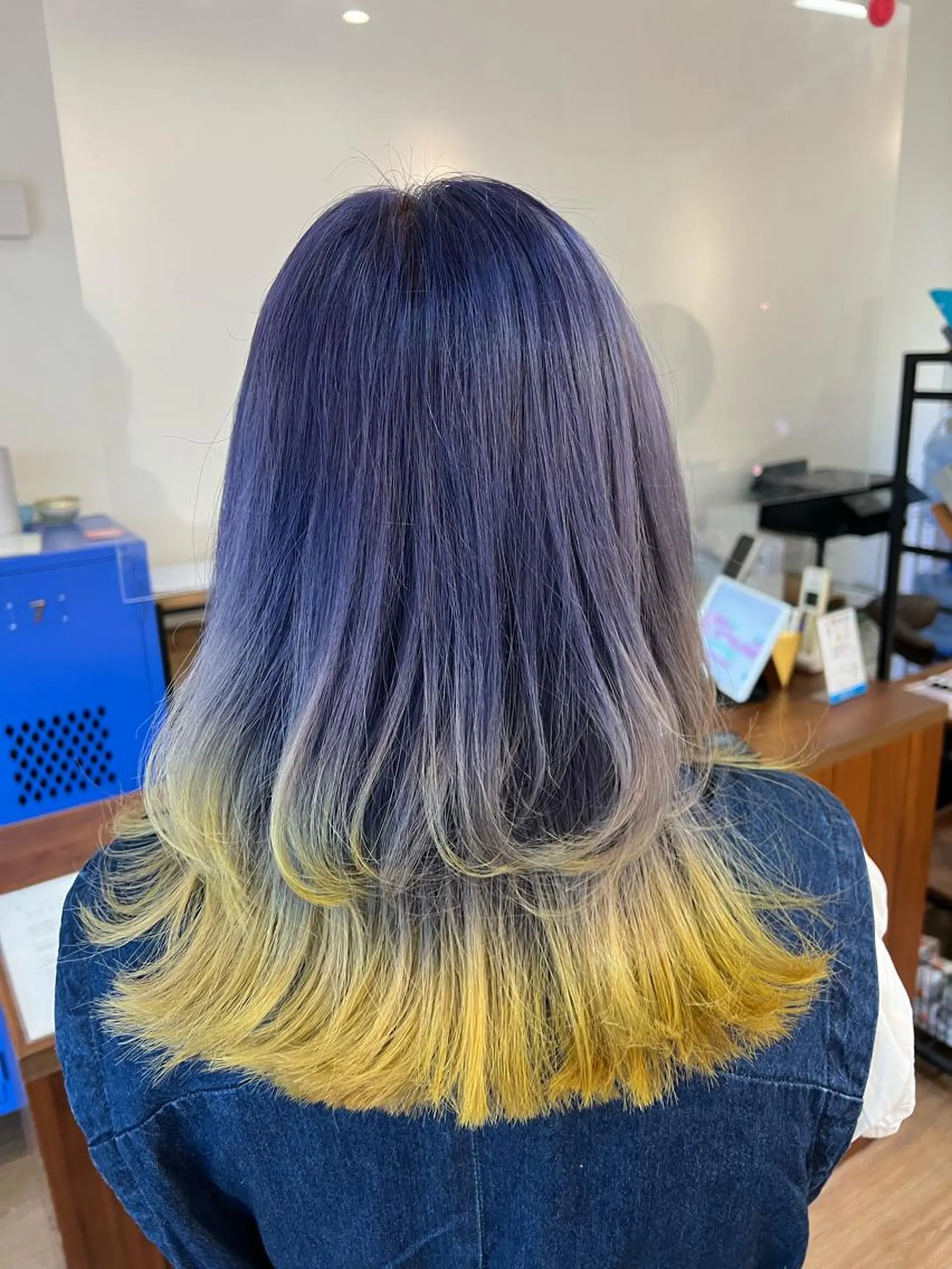 ミディアム カラー デザインカラー イシイ ハルナ 🤍のヘアスタイル