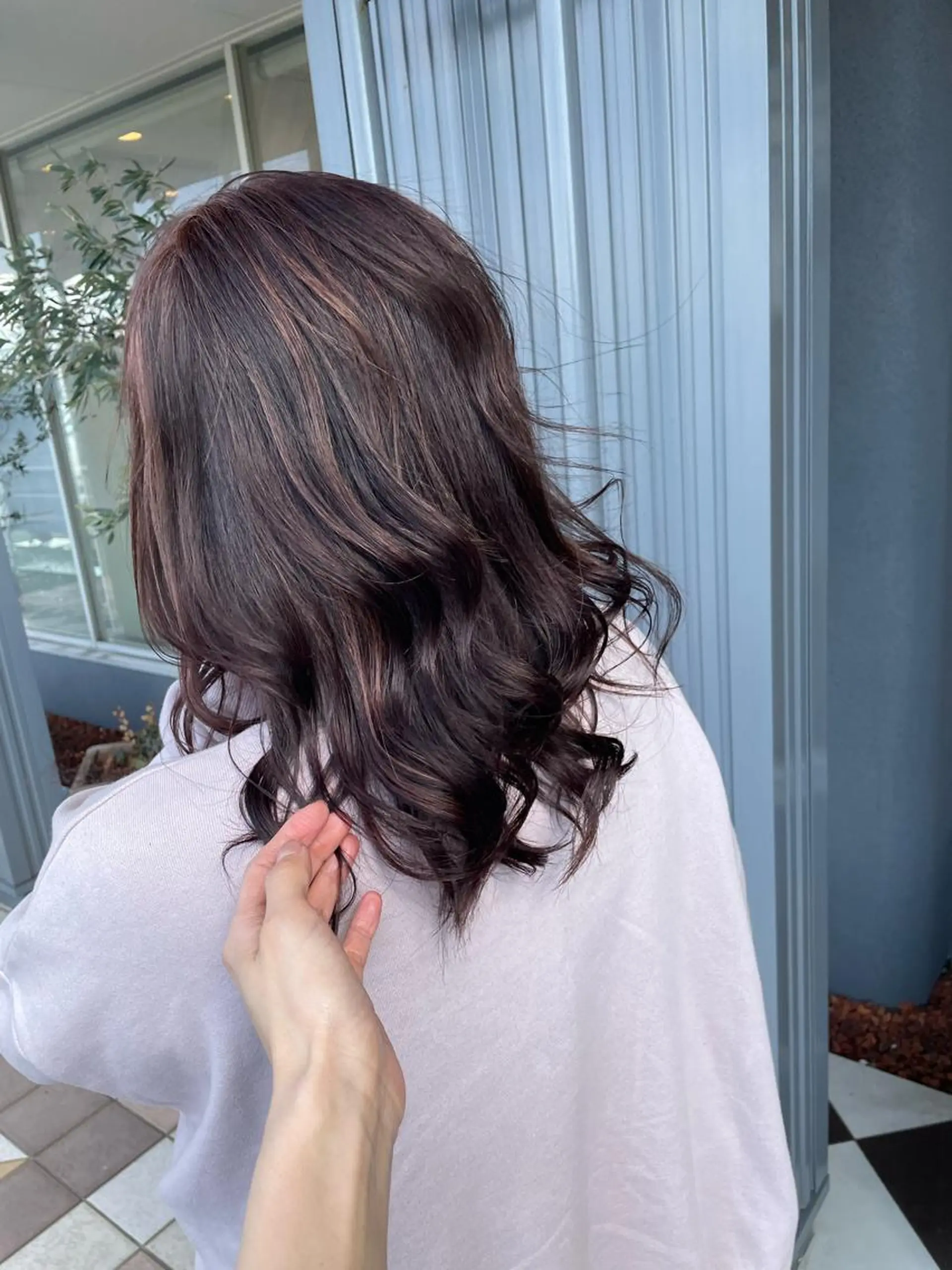 セミロング カラー ハイライトカラー ハイライト ヘアカラー 佐々木 麻純のヘアスタイル