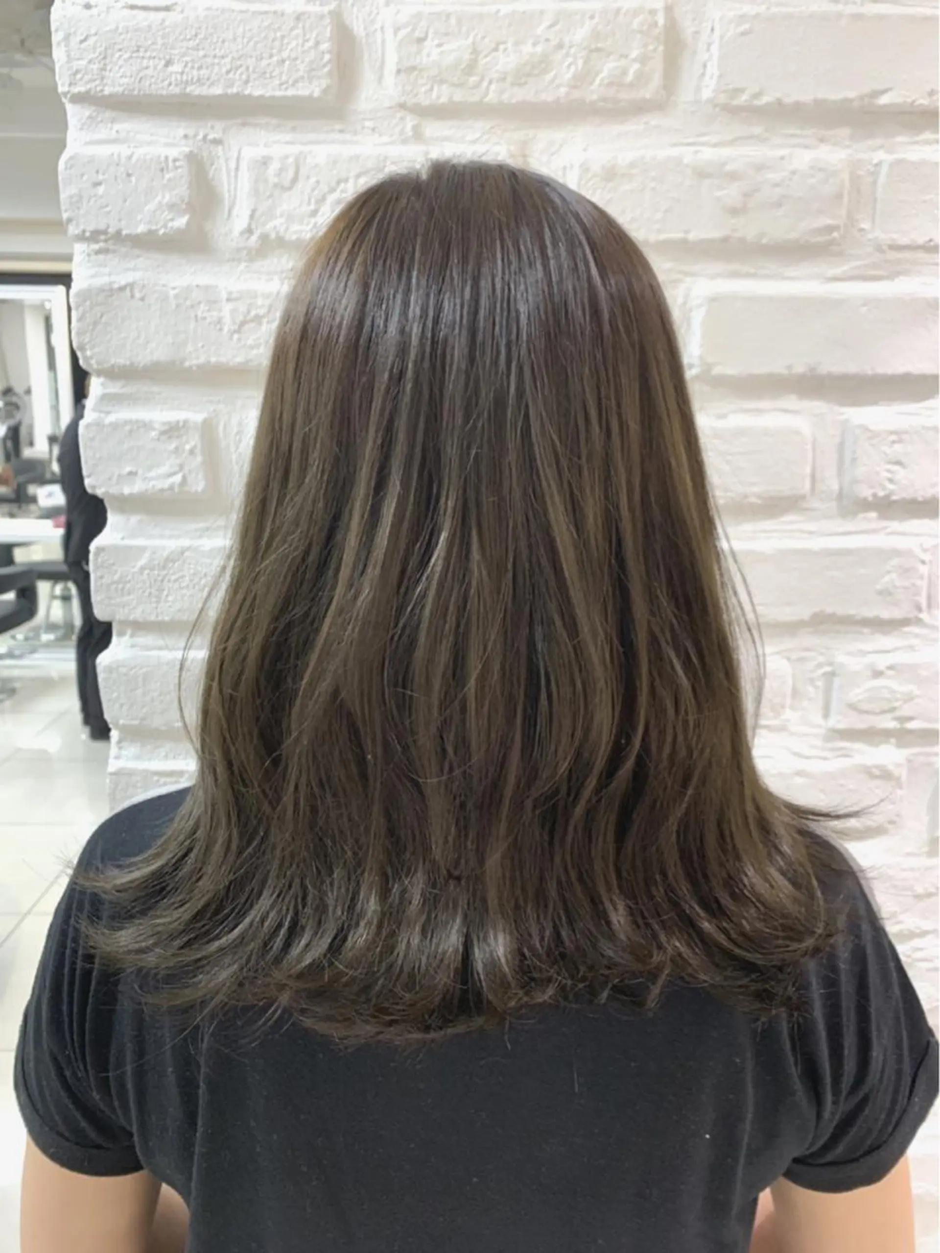 セミロング カラー ヘアアレンジ アッシュ アッシュグレー アッシュグレージュ グラデーションカラー グレージュ メンズヘア専門🦊 RYOKAのヘアスタイル