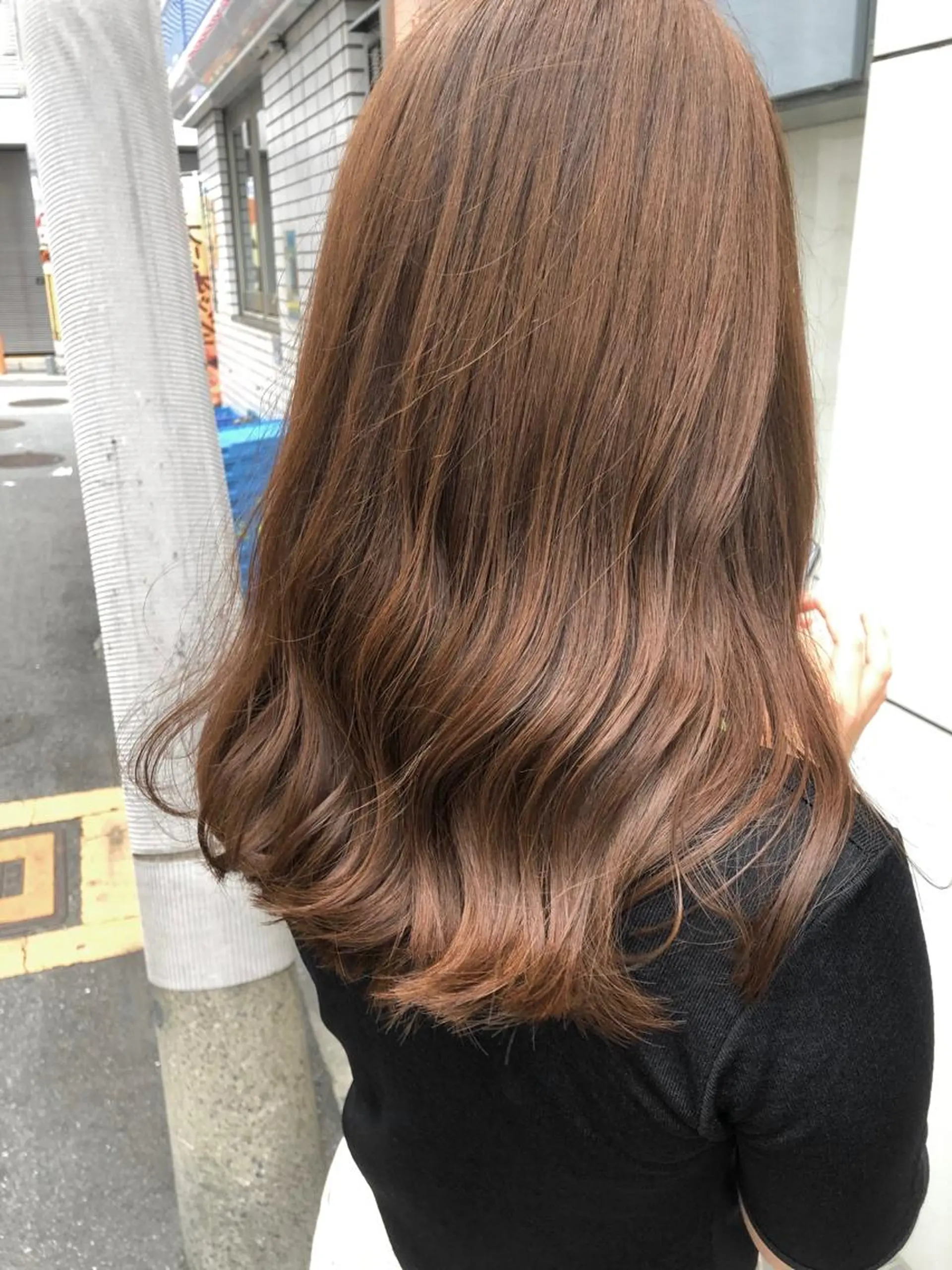 ロング カラー ベージュカラー ，comma momoka🪄のヘアスタイル