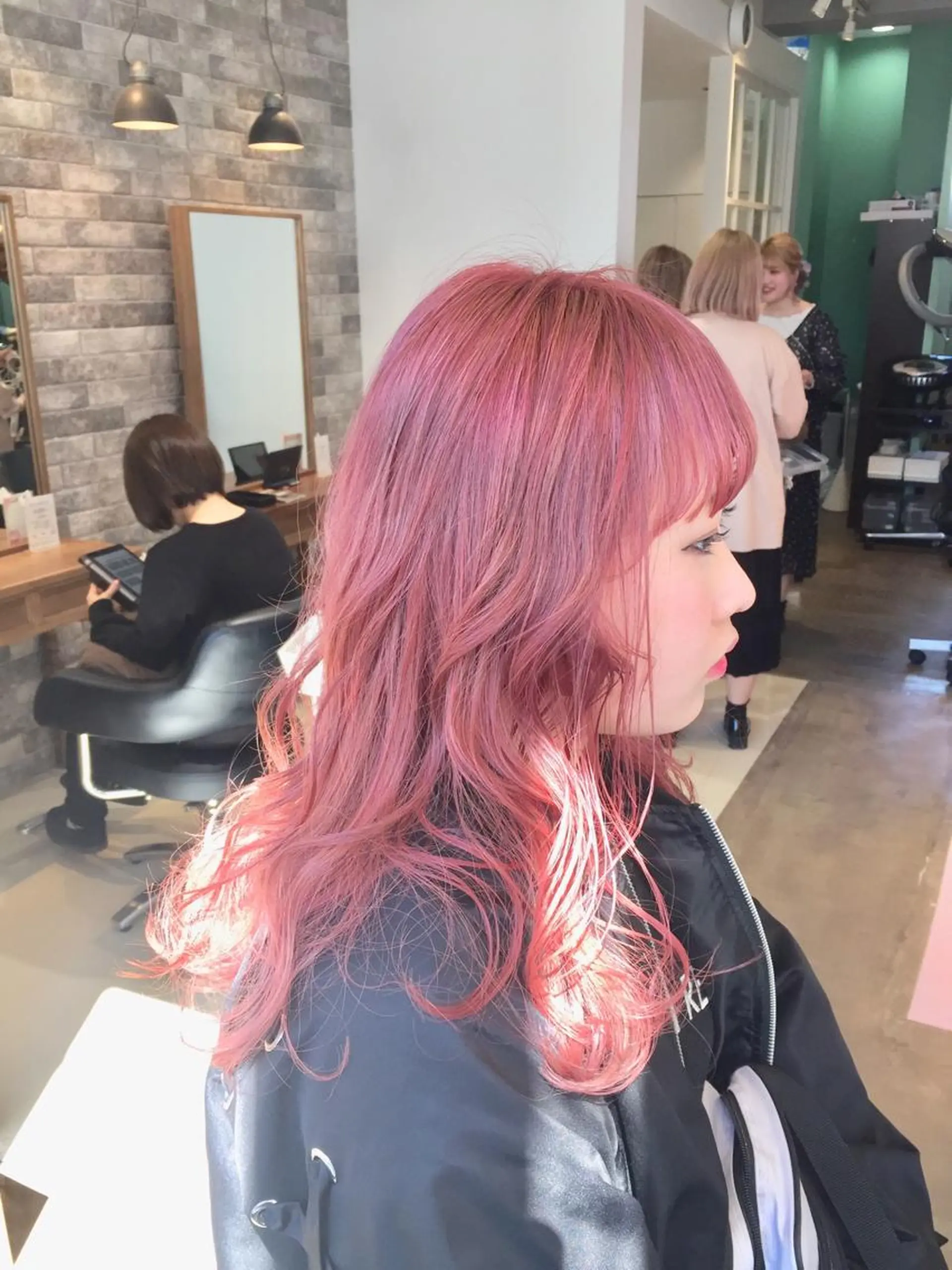 セミロング ヘアカラー トリートメント 所渉/韓国レイヤー /ウルフカットのヘアスタイル