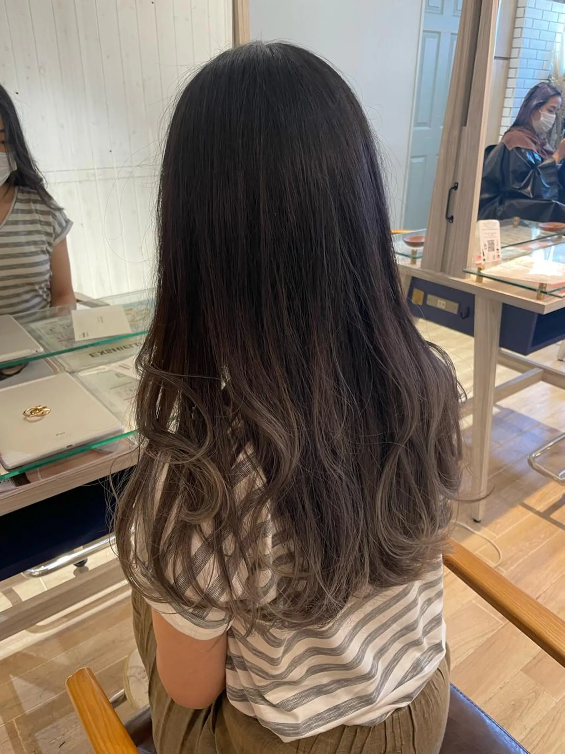 ミディアム カラー ケアブリーチ/ エクステ/レイヤーのヘアスタイル