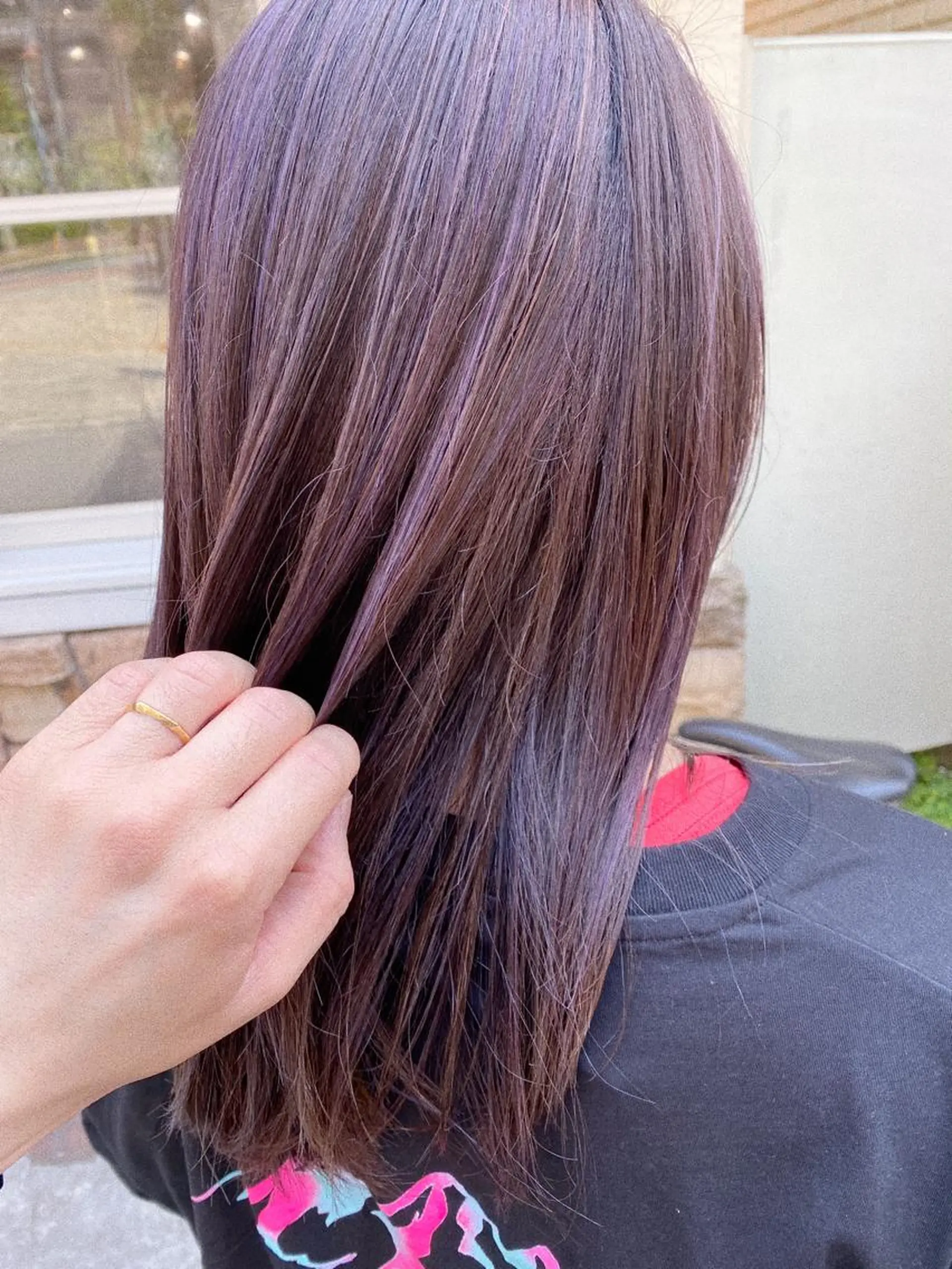 セミロング パープルカラー ハイライト Sabby所属・Sabby氏川洸希 パーマのヘアスタイル