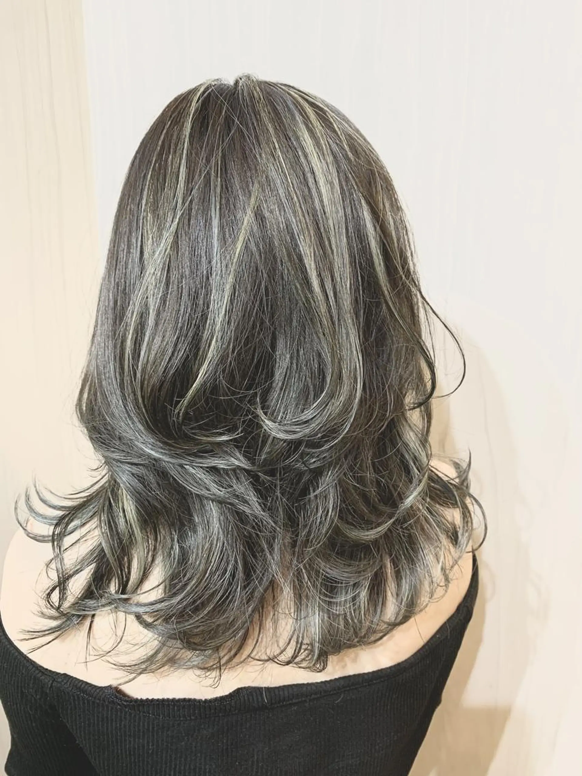 ミディアム パーマ カラー ヘアアレンジ 嶋村夏実🌼レイヤー 🌸白髪ぼかしのヘアスタイル