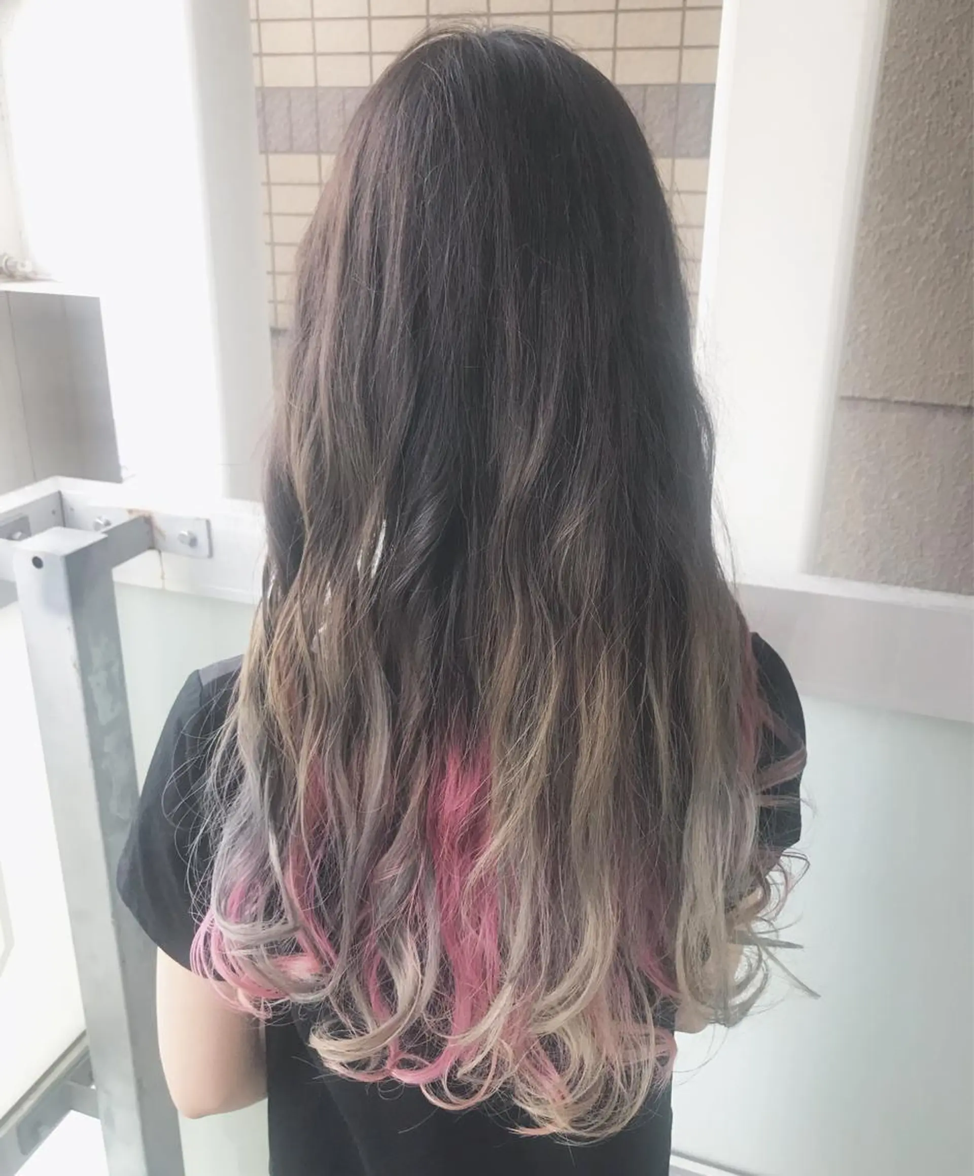 ロング カラー グラデーションカラー ピンクカラー オーストヘアー ミコ所属・岩谷/ブリーチ 🪽透明感カラーのヘアスタイル