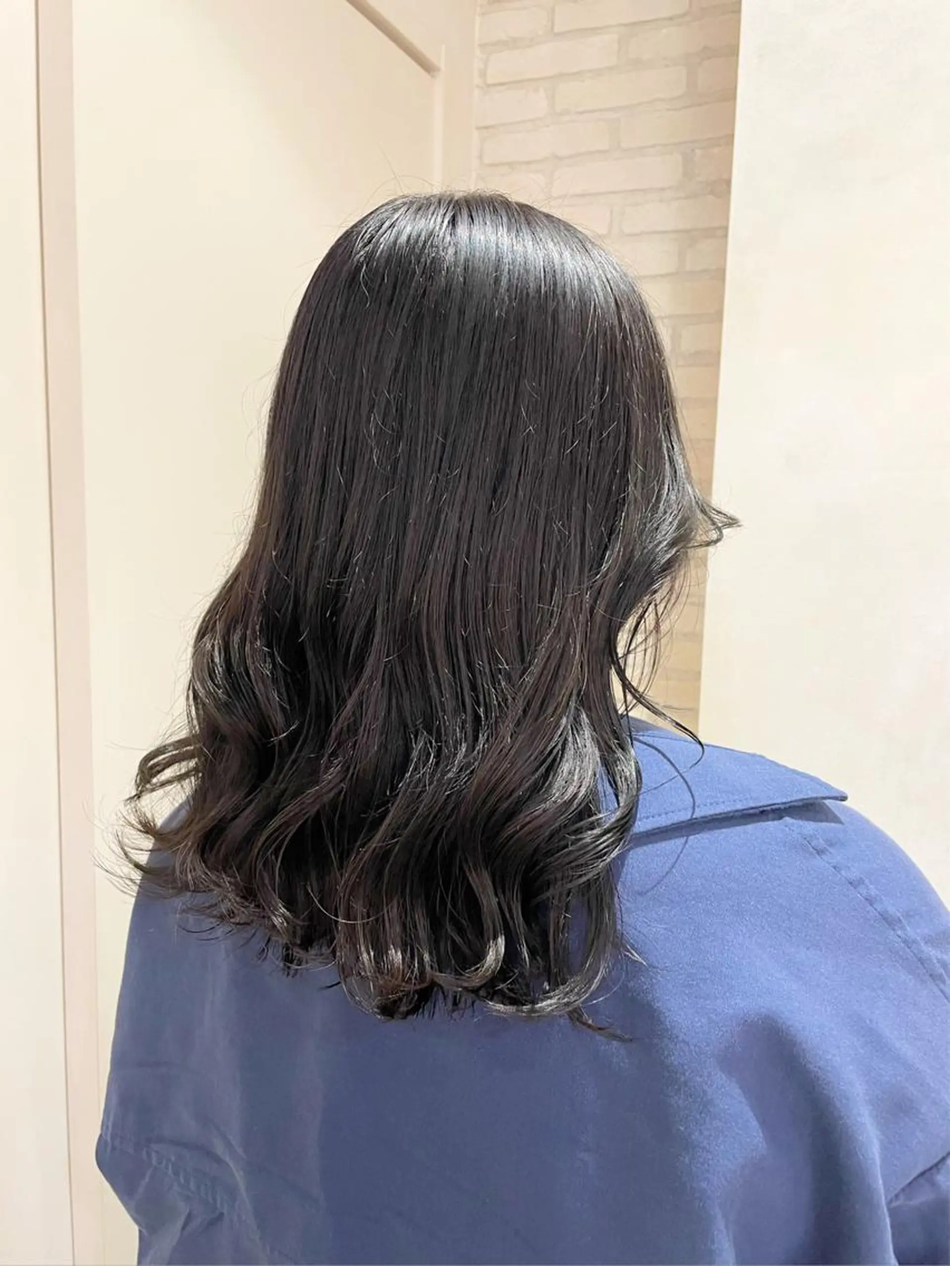 セミロング カラー 黒髪 ブルーカラー ブルーブラック エクステ/ハイトーン 🐏☁️miminaのヘアスタイル