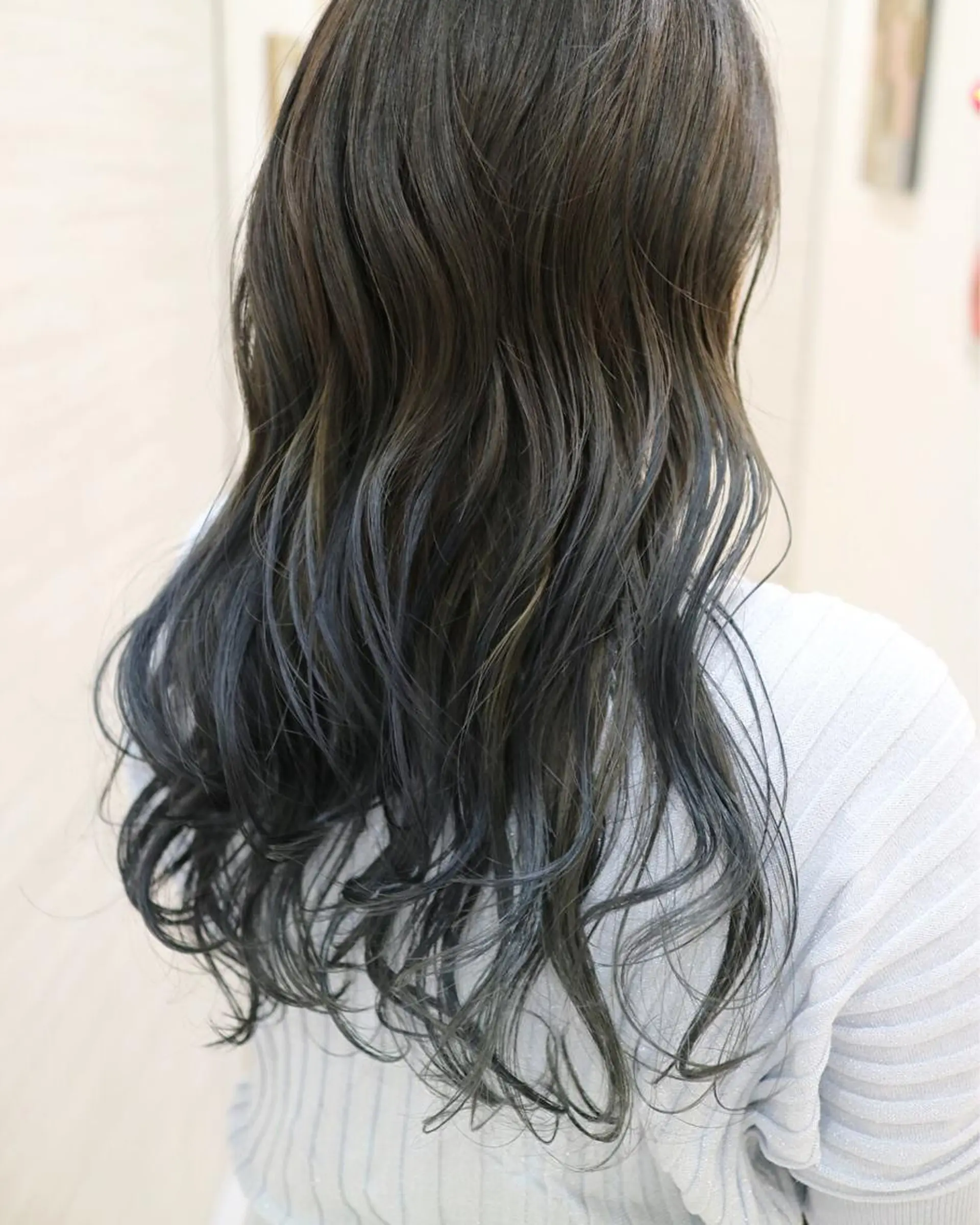 ロング カラー ブルーカラー グラデーションカラー 斉藤 貴也のヘアスタイル