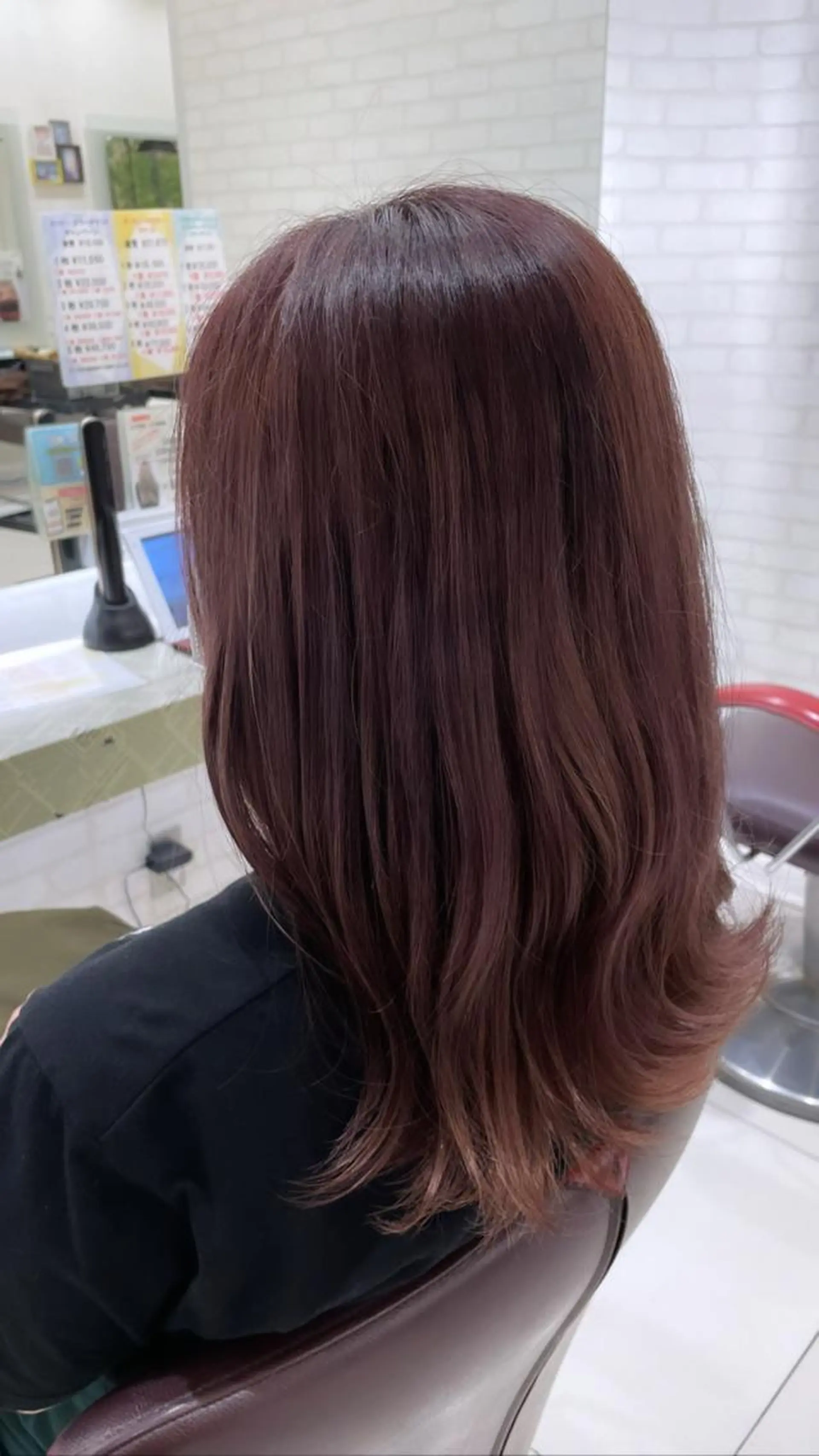 セミロング パープルカラー ヘアカラー トリートメント EARTH 山﨑龍馬のヘアスタイル