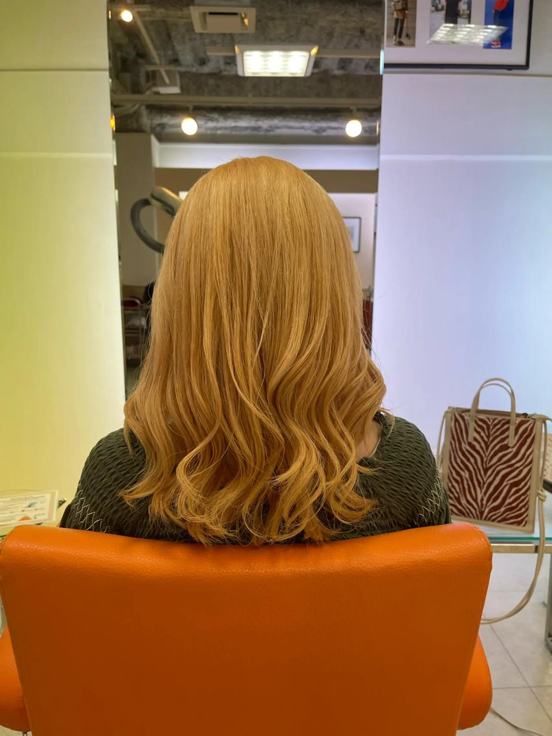 セミロング カラー ヘアアレンジ ラシェンテ居留地所属・鶴﨑 美優亜のヘアスタイル