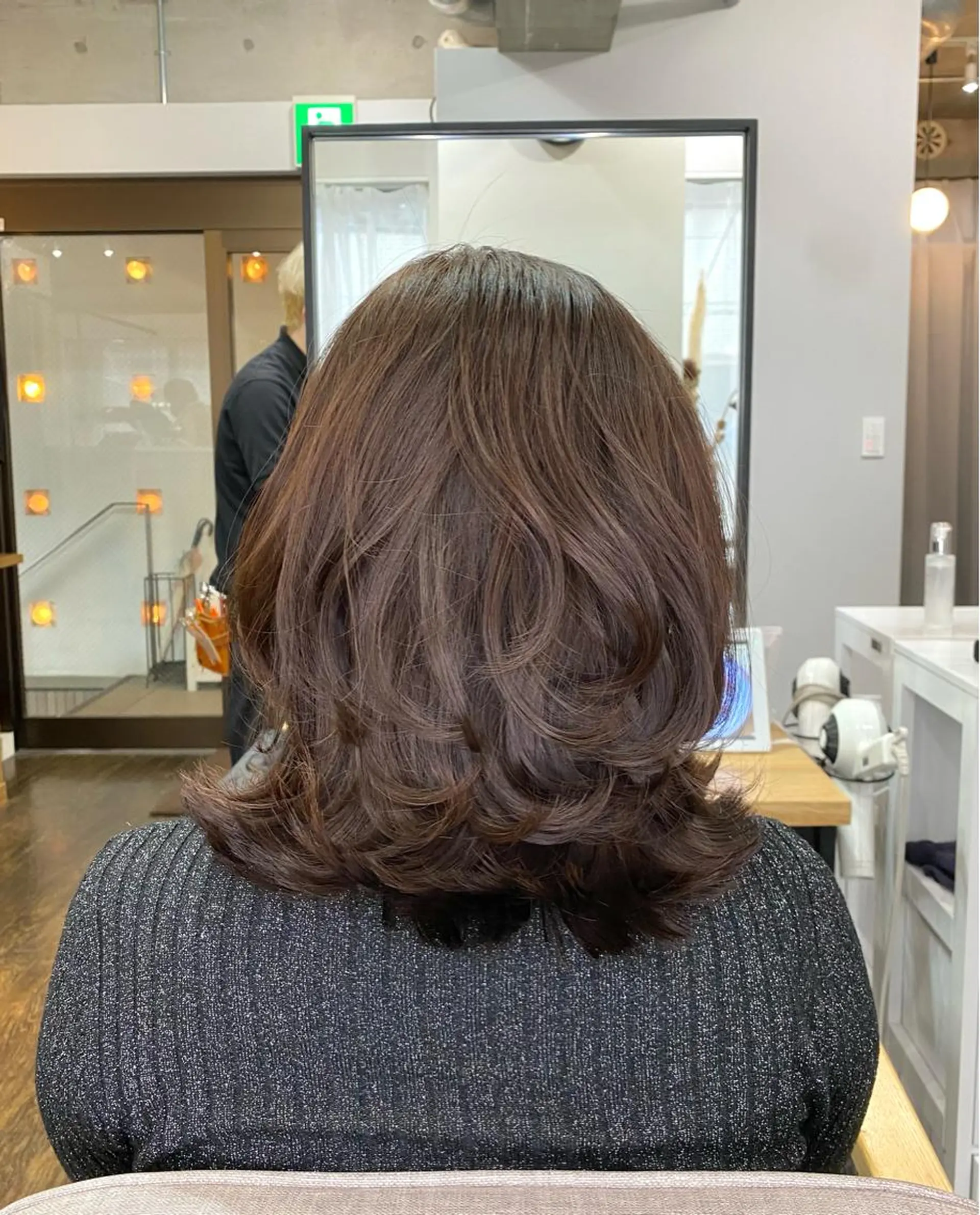 ミディアム カラー グレージュ 髪質改善 外ハネヘア トリートメント 統括マネージャー/ 髪のドクター/前原悟のヘアスタイル