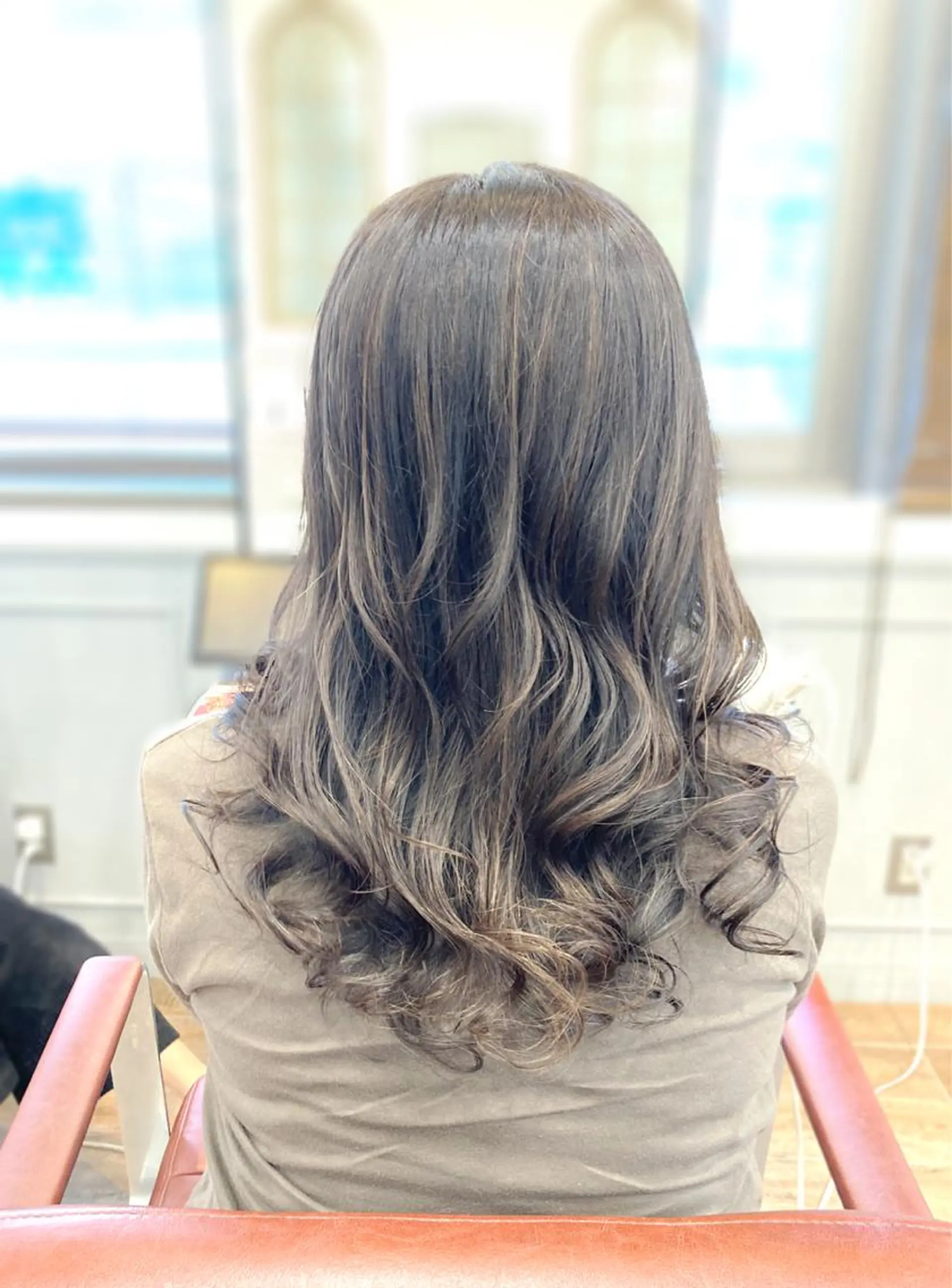 ロング カラー 菅原 綾のヘアスタイル