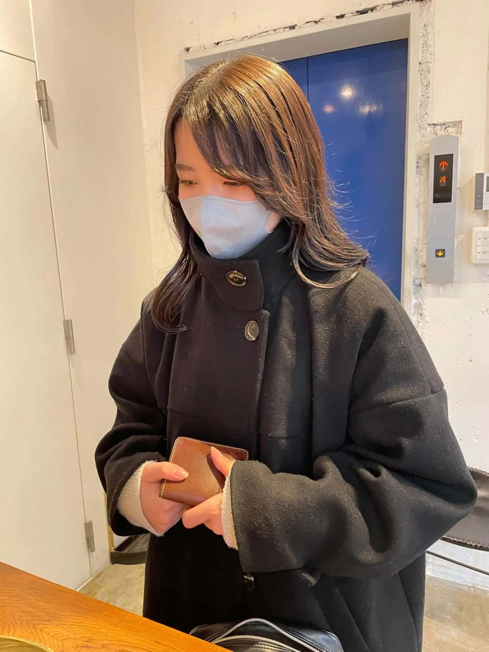 ミディアム カラー ブルーカラー ブルージュ カット ヘアカラー トリートメント MIOベージュカラー 柔らかいカラーのヘアスタイル