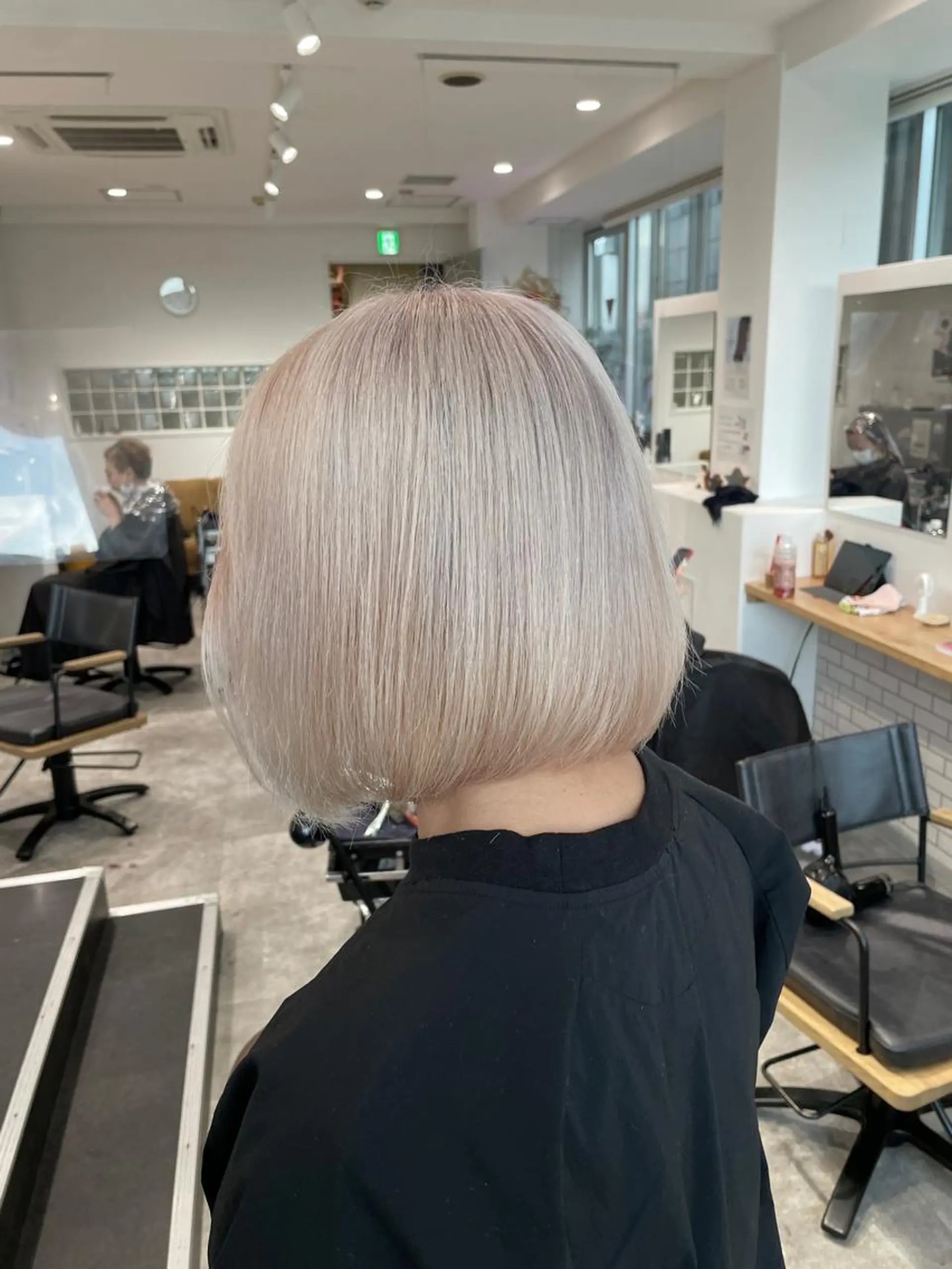 ショート ヨシミ カズヤのヘアスタイル