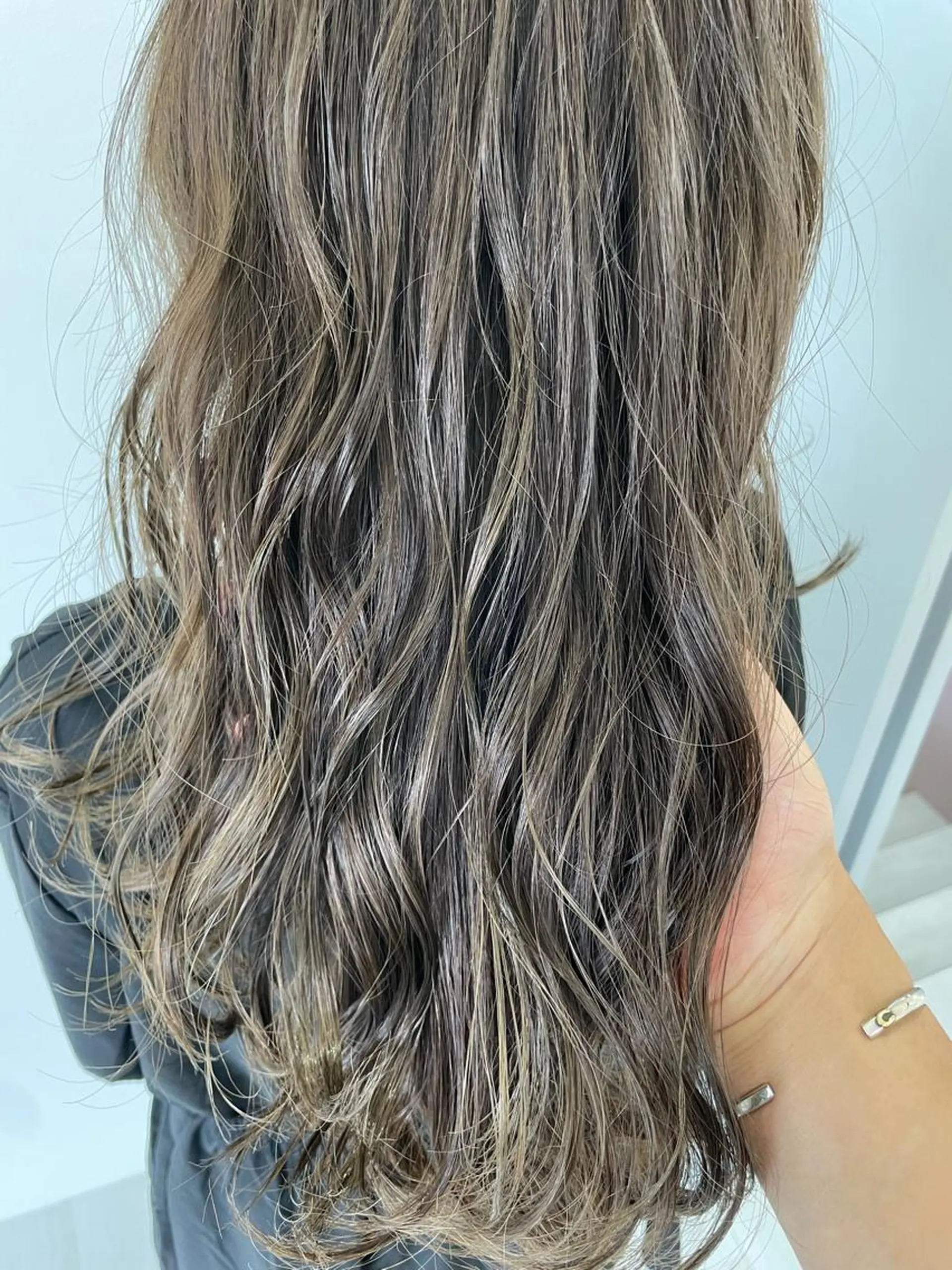 セミロング カラー グレージュ ハイライトカラー ハイライト カット ヘアカラー トリートメント 難しい髪質の縮毛矯正 高岡/射水/髪質改善のヘアスタイル