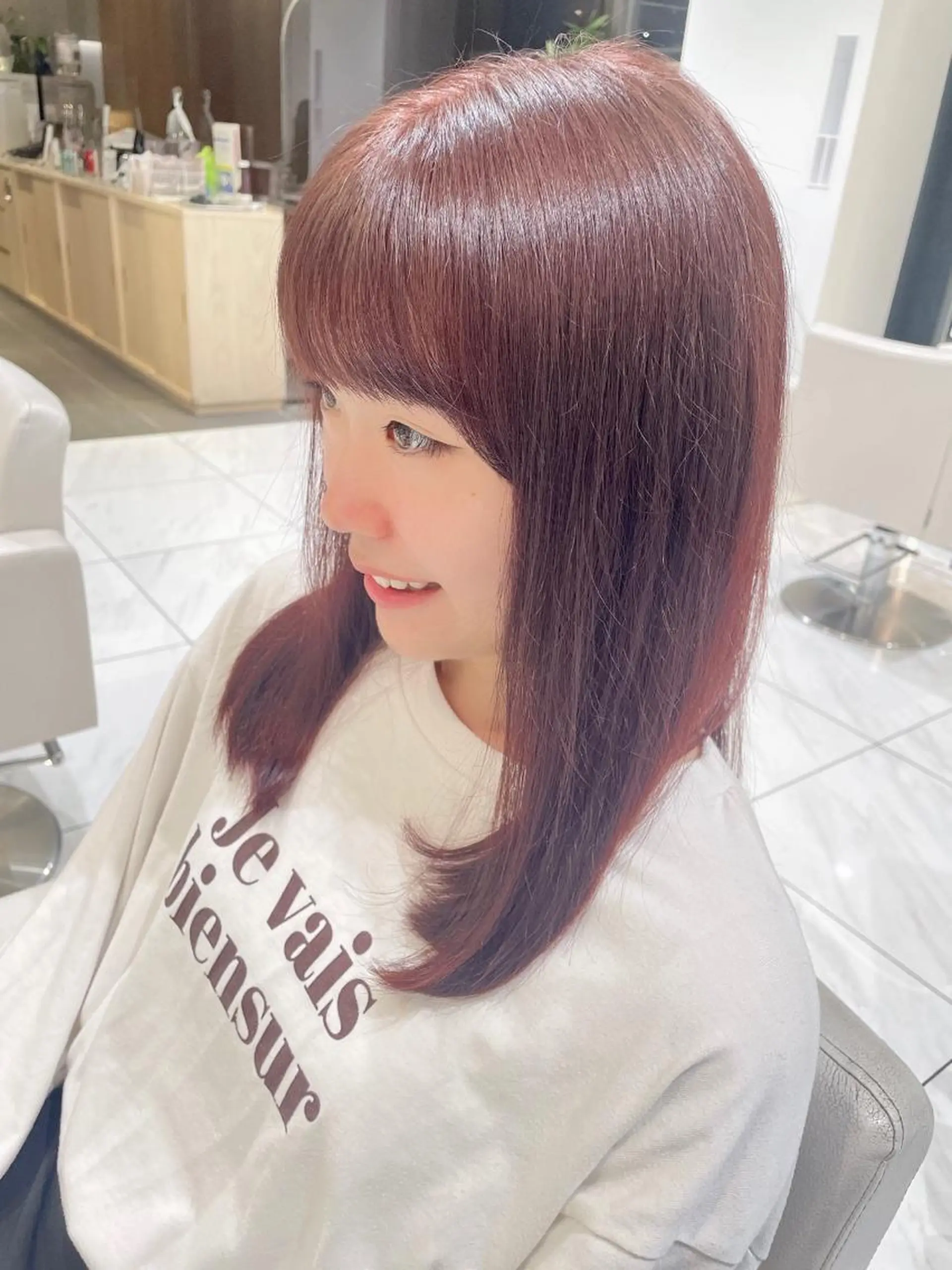 セミロング カラー ブラウンカラー ピンクカラー ピンクブラウン HARUKI MINATO Japan FUKUOKA所属・秋屋 美々梨のヘアスタイル