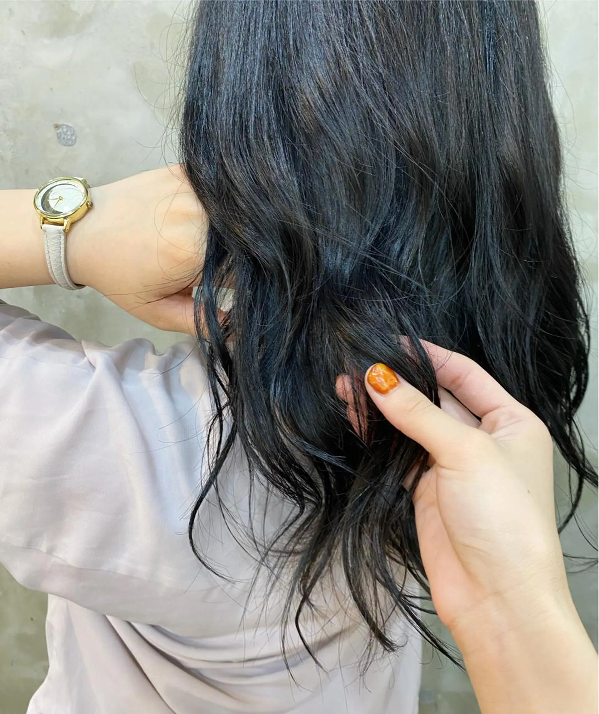 セミロング カラー ヘアアレンジ 黒髪 ブリーチ ブルーカラー ブルーブラック 志賀 あずみのヘアスタイル