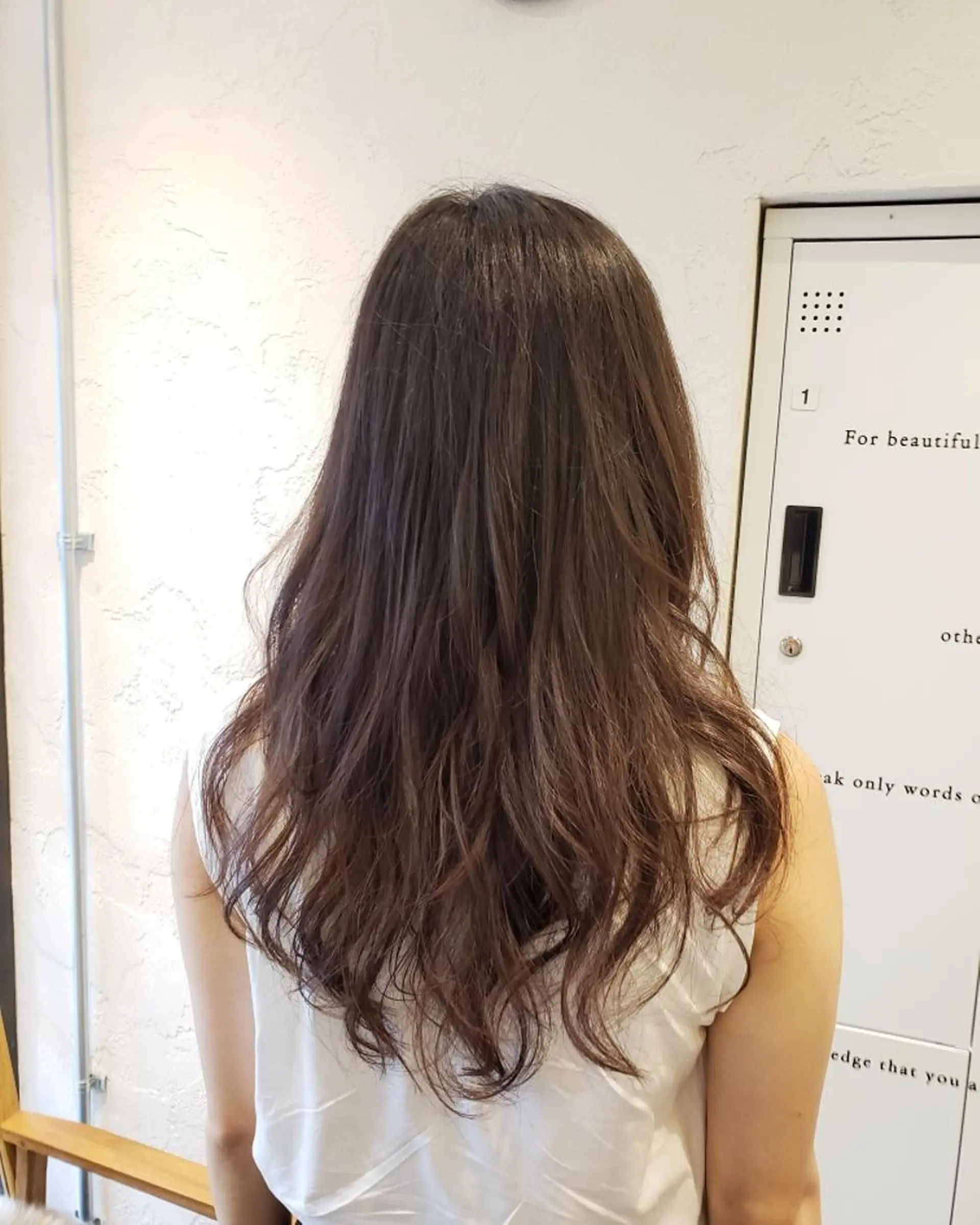 ロング パーマ 薄葉 美菜子のヘアスタイル