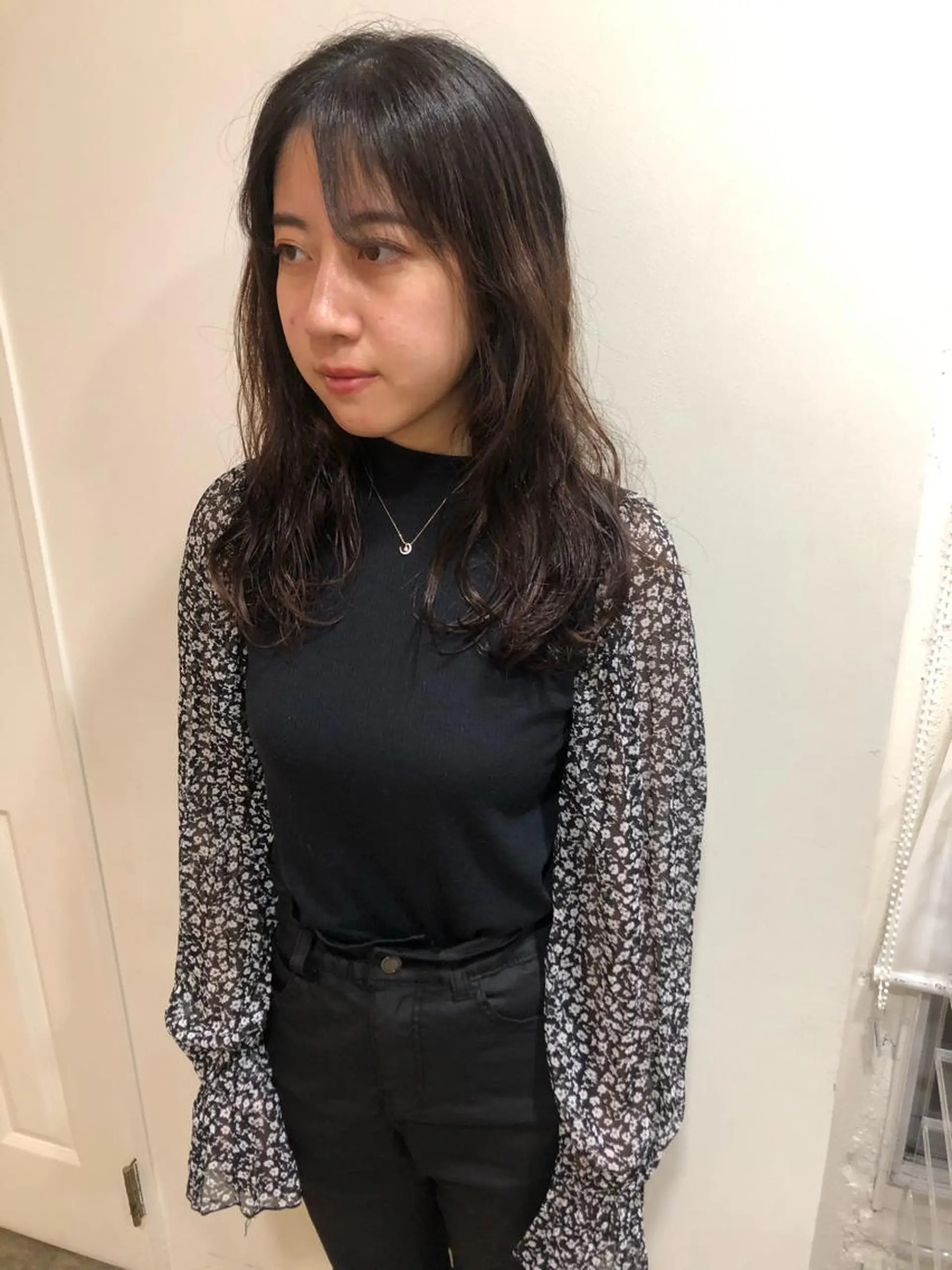 ミディアム パーマ MIOベージュカラー 柔らかいカラーのヘアスタイル