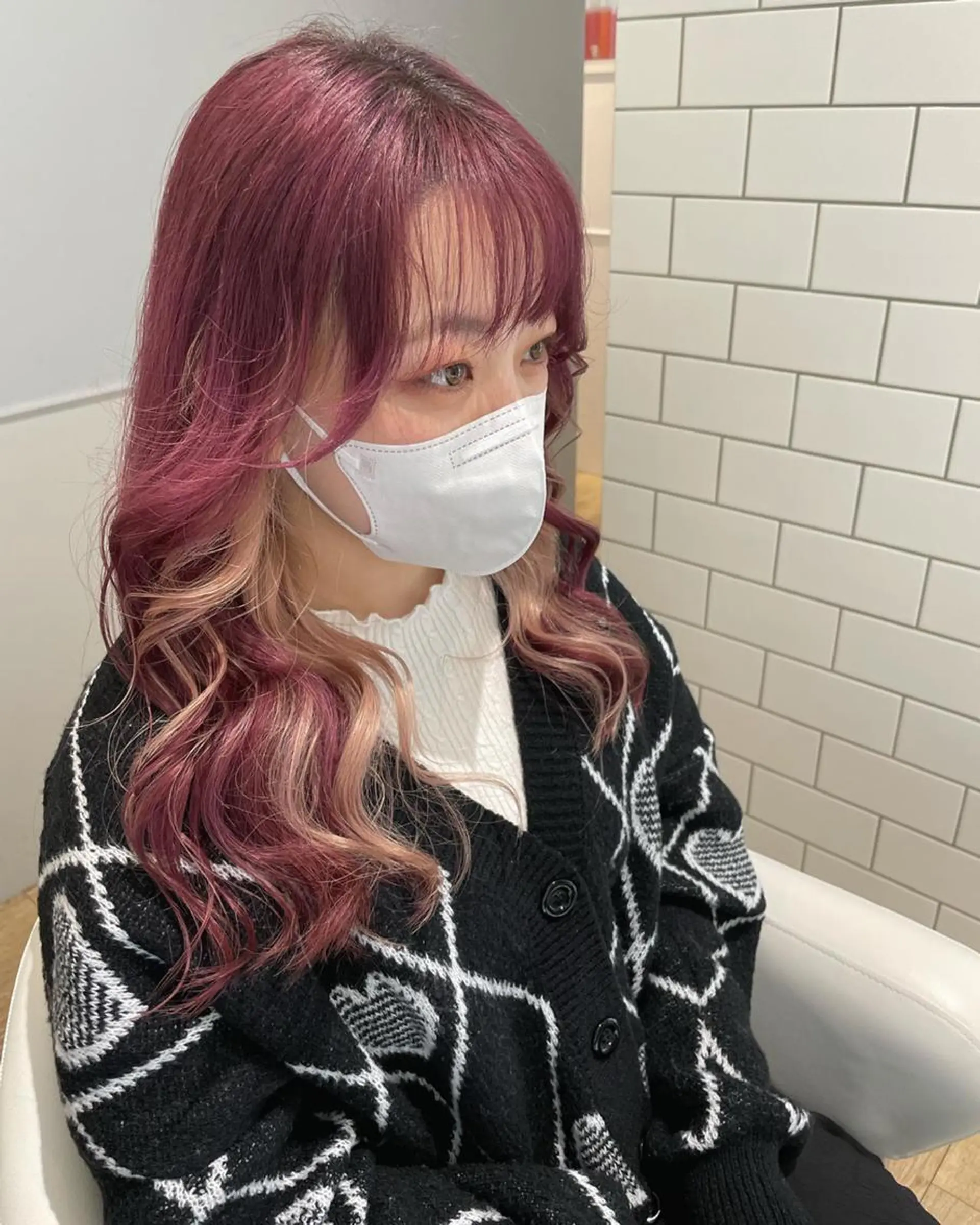 ミディアム カラー パーマ ヘアアレンジ メンズ キッズ ネイル マツエク・マツパ メンズハイトーン メンズインナーカラー ハイトーンカラー インナーカラー ピンクカラー 🫧垢抜けヘア🫧 SHIORIのヘアスタイル