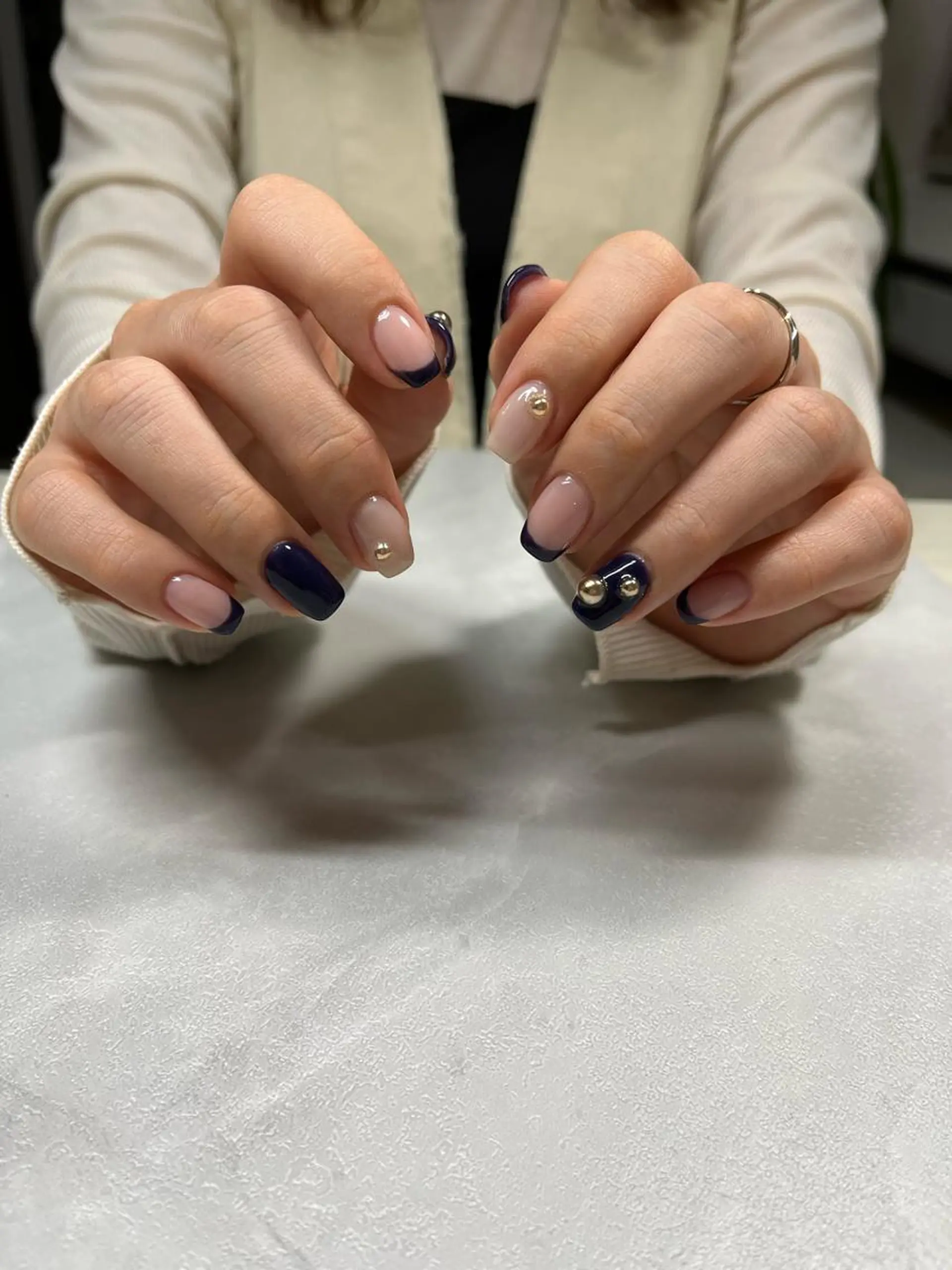 ネイル フレンチネイル ゴールド ネイビー ハンドネイル SAKU  nail[サクネイル]所属・SAKU nail 作島茜のネイルデザイン