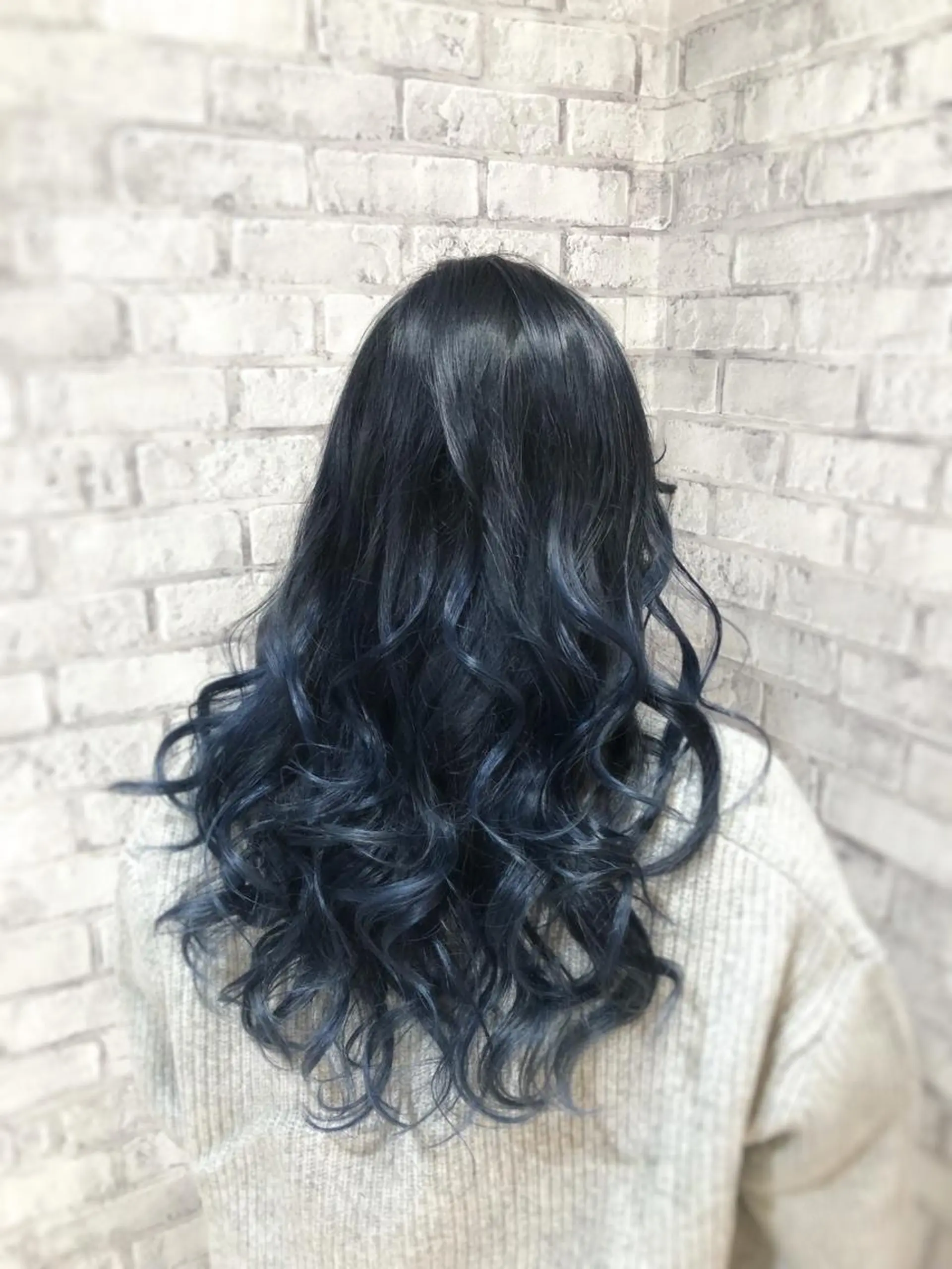 セミロング カラー ヘアアレンジ ブリーチ ブルーカラー グラデーションカラー ヘアカラー トリートメント 秋山 幸太のヘアスタイル