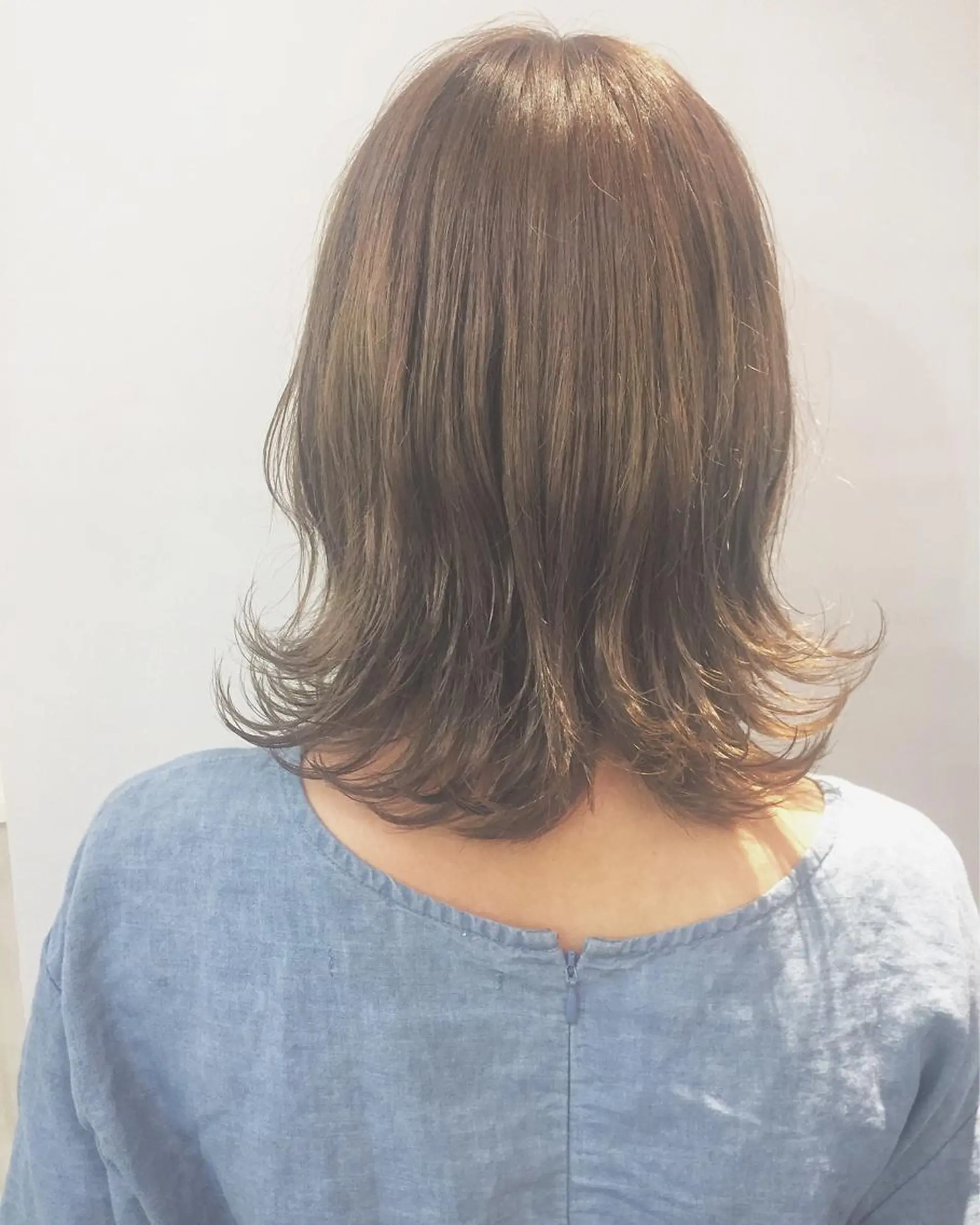 ミディアム カラー アッシュ ブリーチ 齋藤 咲のヘアスタイル