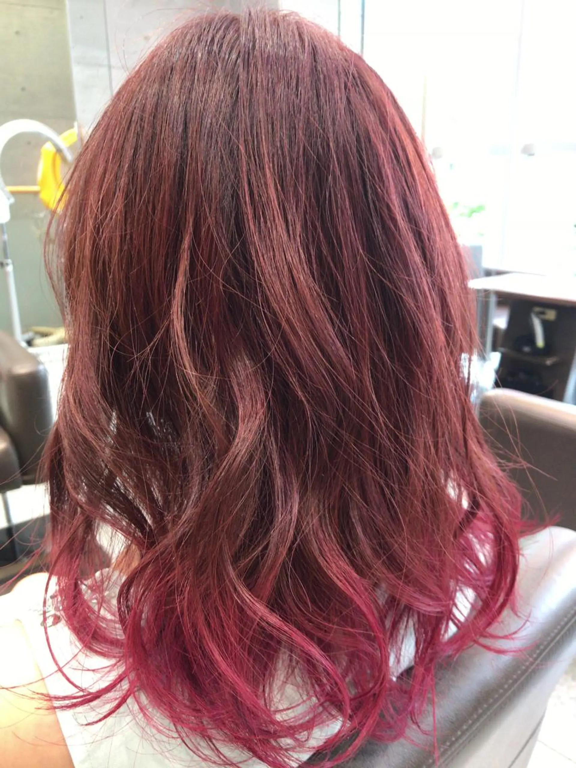 セミロング カラー グラデーションカラー ピンクカラー 大栗 佑也  髪質改善のヘアスタイル