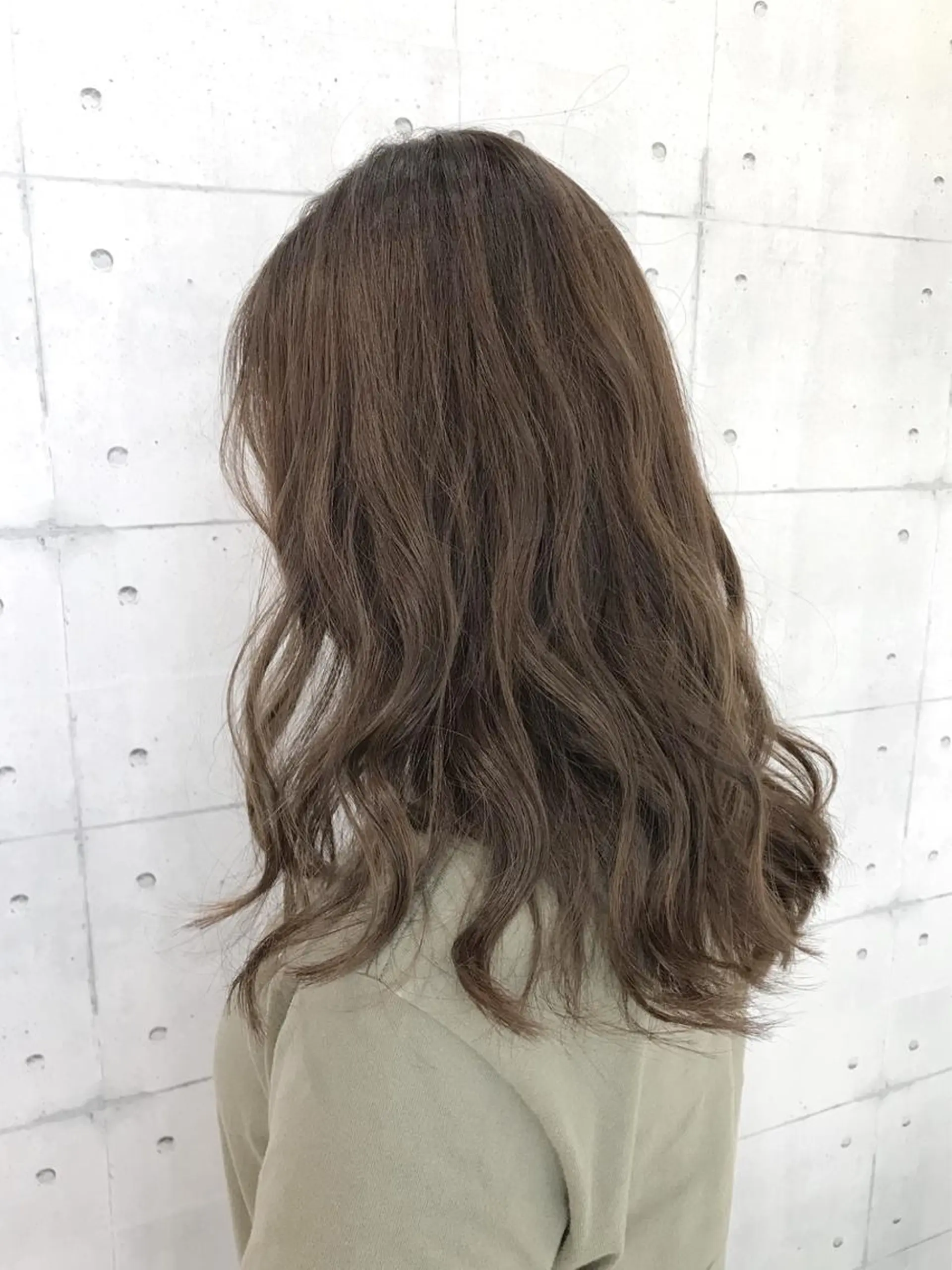 セミロング カラー アッシュ ベージュカラー 透明感カラー イルミナカラー カット ヘアカラー 高木 麻知子のヘアスタイル