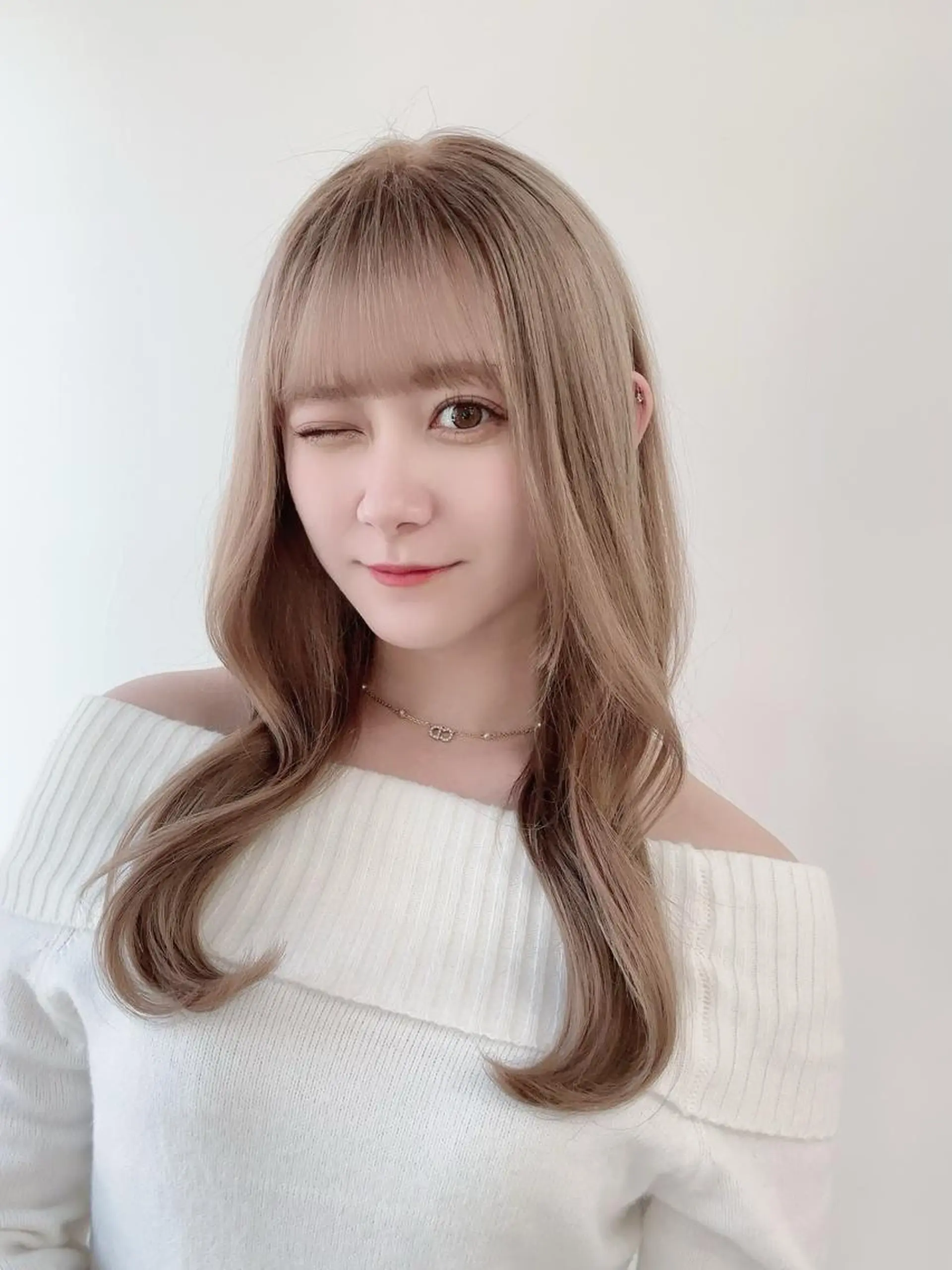 ロング カラー パーマ ヘアアレンジ メンズ キッズ ネイル マツエク・マツパ アイブロウ メンズインナーカラー メンズ韓国風 黒髪 ブルーカラー ブルーブラック カット ヘアカラー トリートメント 武田涼レイヤーカット 髪質改善×縮毛矯正のヘアスタイル