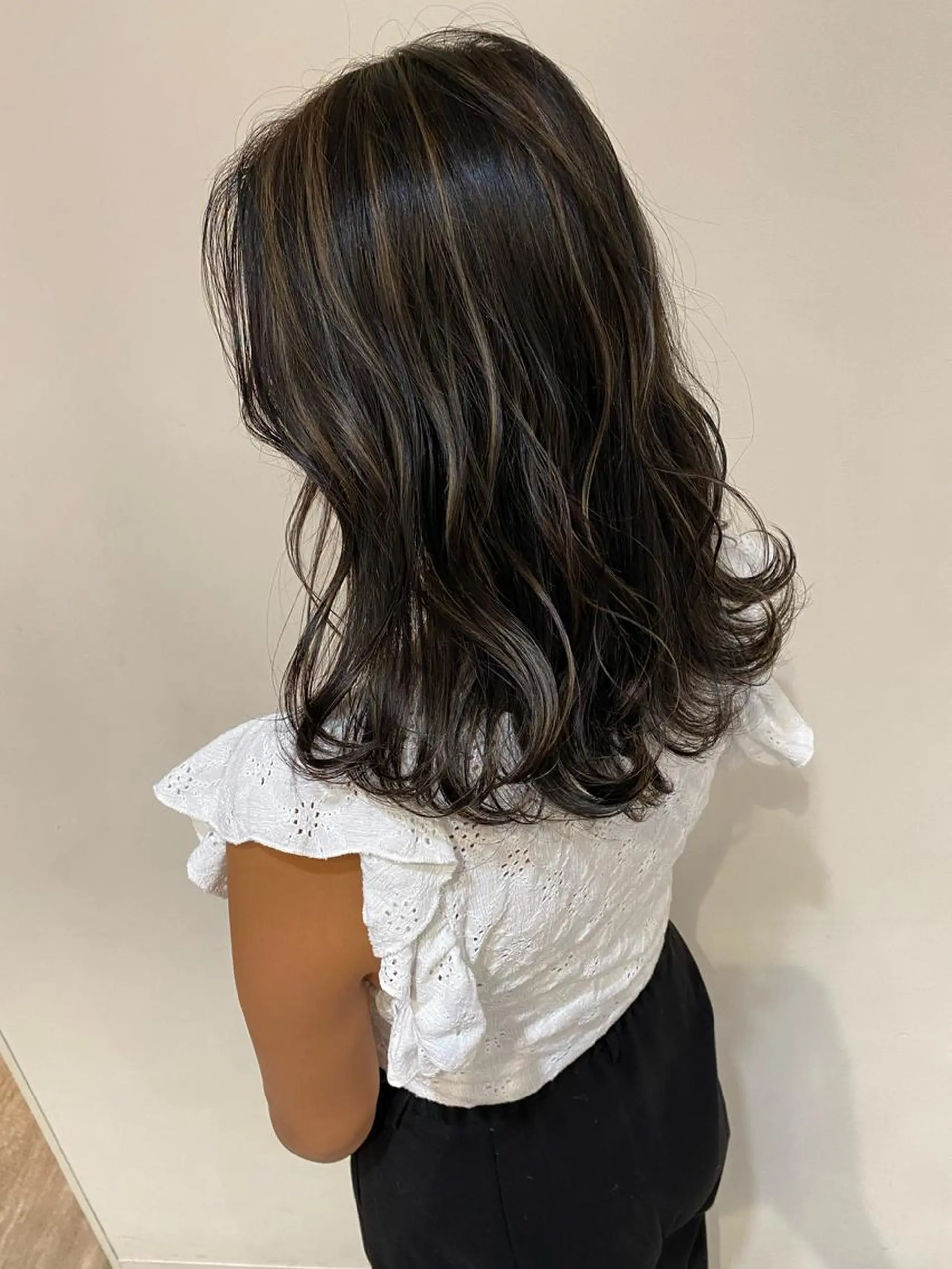 ミディアム カラー AMI Hair  supply所属・髪質改善カラー 韓国風レイヤーのヘアスタイル