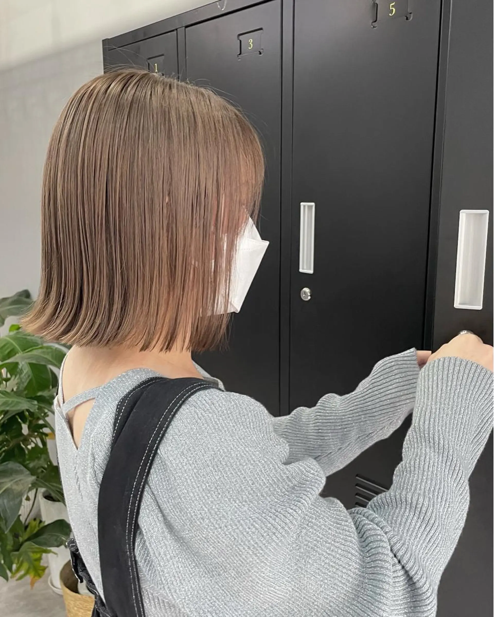 ミディアム カラー ヘアカラー ミルクティーベージュ ❤︎レイヤー　MIAのヘアスタイル