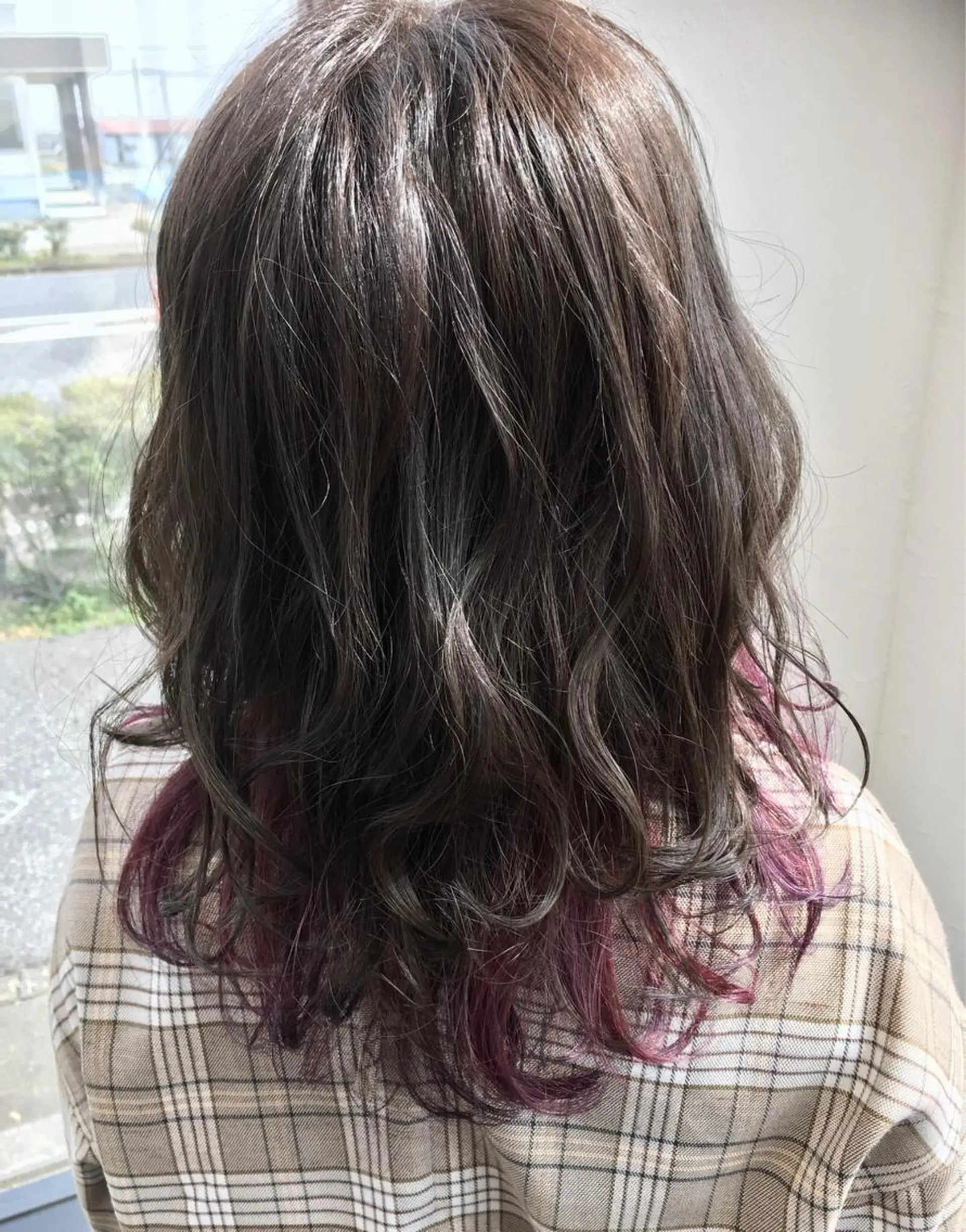 セミロング カラー パープルカラー シェアサロンR所属・川合 勇気のヘアスタイル